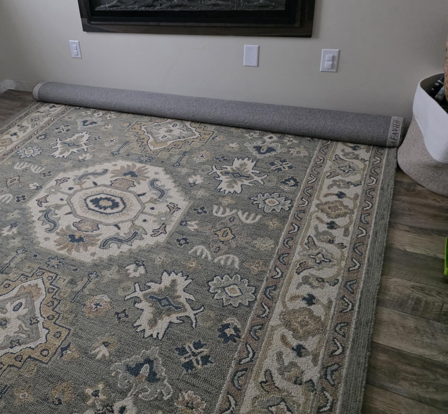 SAFAVIEH Area Rug 8x10 - Aspen Collection - Large - Moss & Ivory, Handmade Wool, Traditional Design, Ideal for Living Room, Bedroom, Office, Dining Space (APN601W) customer photo 1