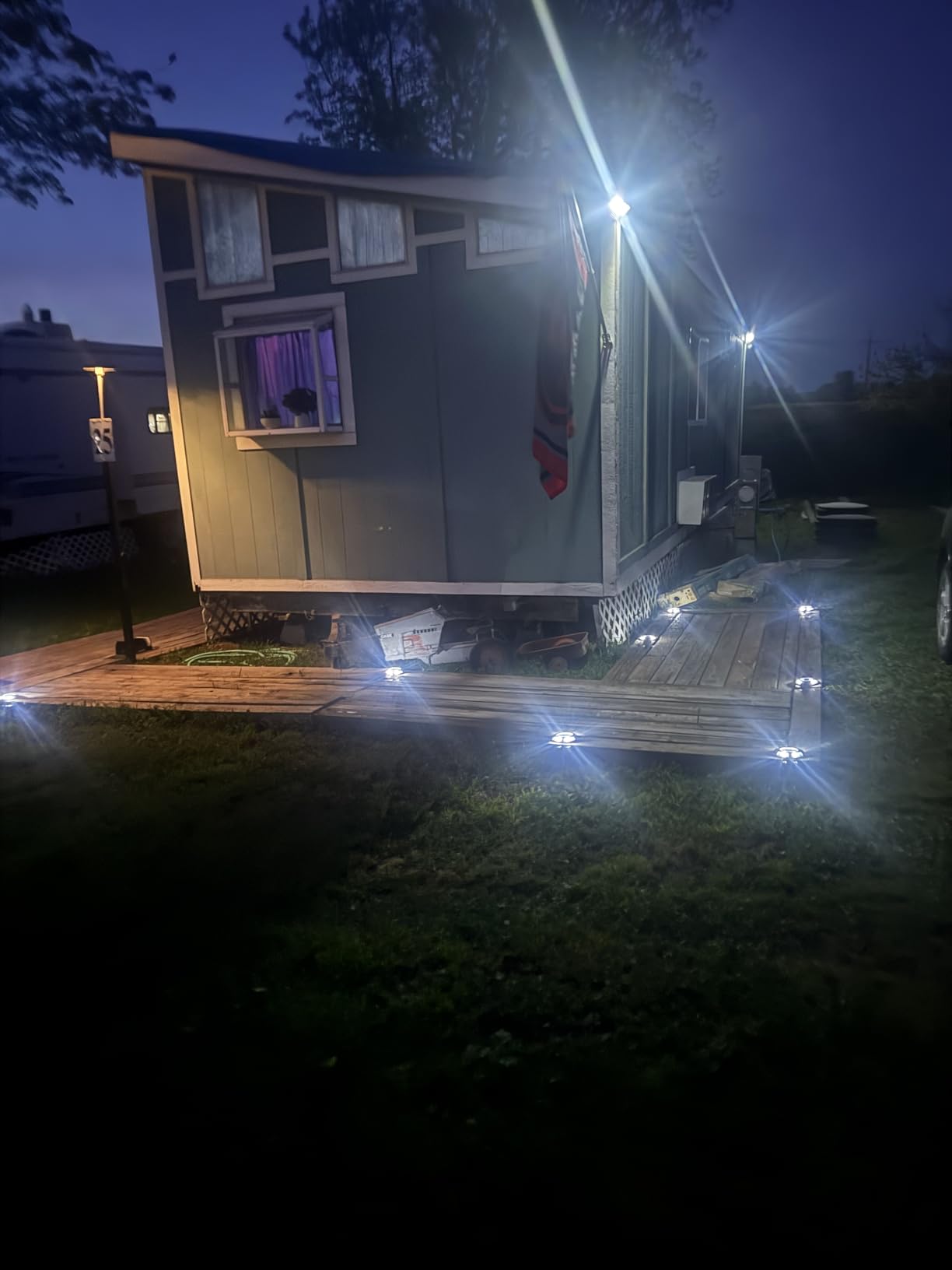 SIEDiNLAR Solar Deck Lights Outdoor LED Driveway Dock Lights, 4 Pack, White customer photo 1