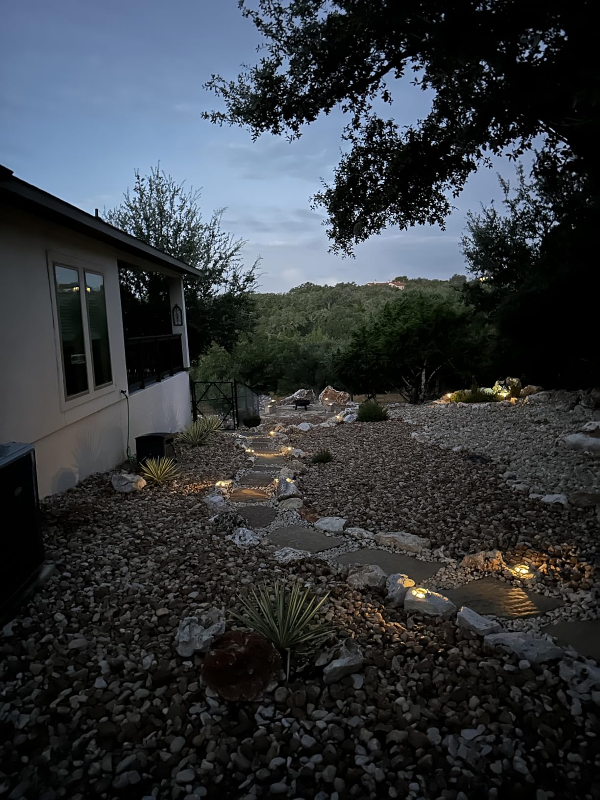 SIEDiNLAR Solar Deck Lights Outdoor LED Driveway Dock Lights, 4 Pack, White customer photo 2