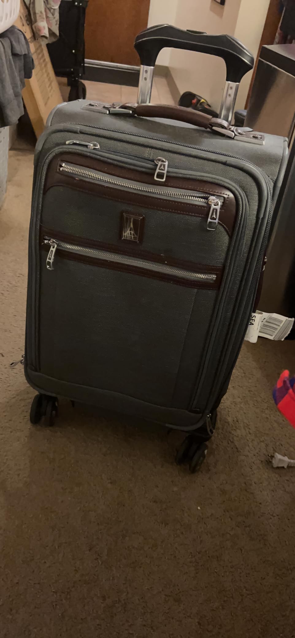 Travelpro Platinum Elite Carry-On Luggage Spinner, Grey, 21-Inch customer photo 1