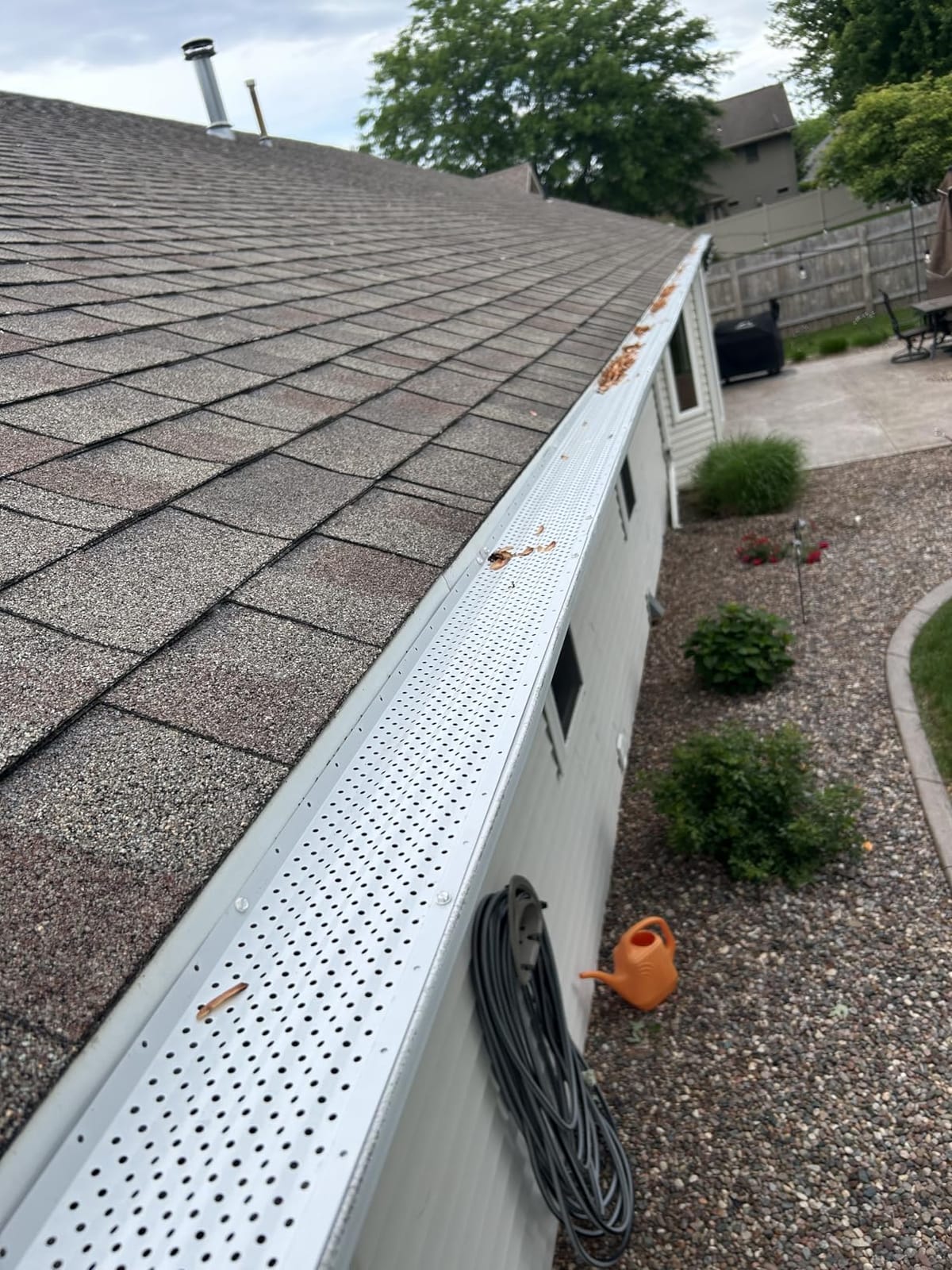 LeafTEK Heavy-Duty Aluminum Gutter Guard System, Fits 5 in, 100 ft, Black customer photo 1