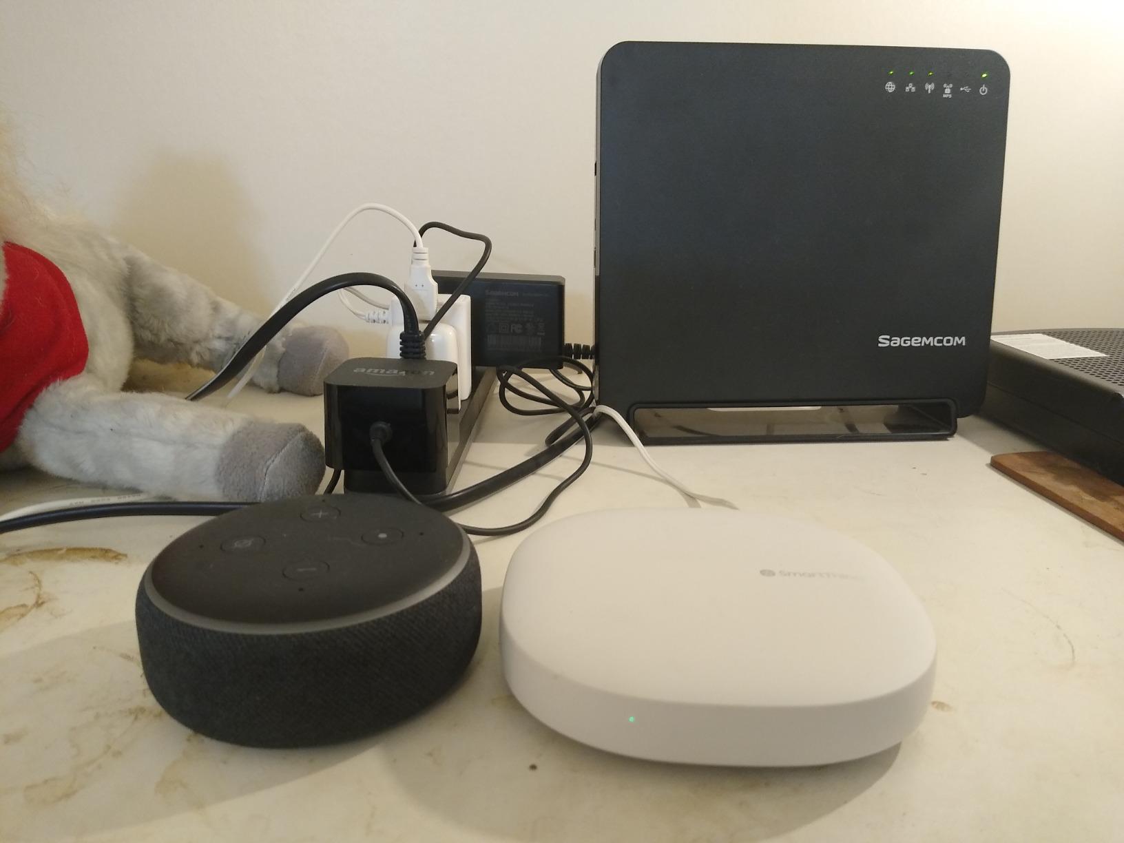 SmartThings Hub 3rd Generation [GP-U999SJVLGDA] Smart Home Automation Hub Home Monitoring Smart Devices - Alexa Google Home Compatible - Zigbee, Z-Wave, Cloud to Cloud Protocols – White customer photo 1