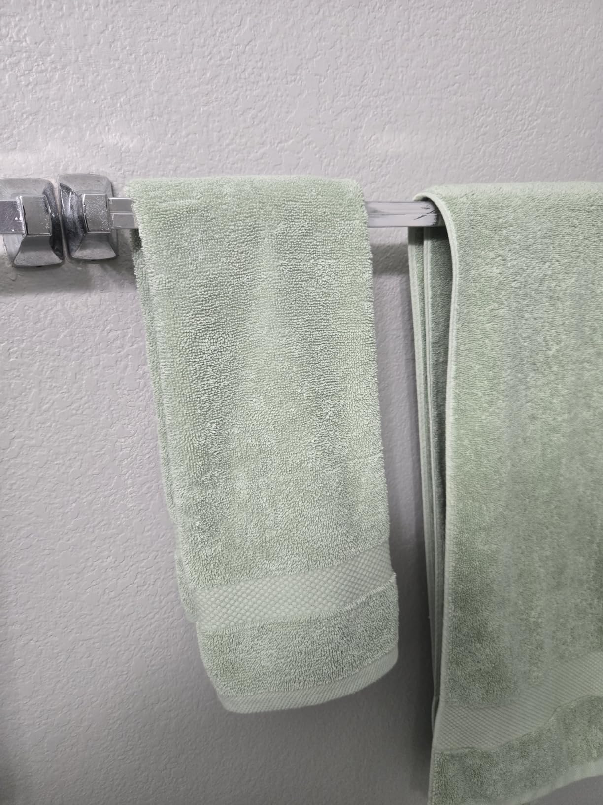 Luxury White Bath Towel Set of 8 Pieces - 100% Turkish Cotton 700 GSM Highly Absorbent Towels for Bathroom, 2 Bath Towels, 2 Hand Towels, 4 Washcloths customer photo 1