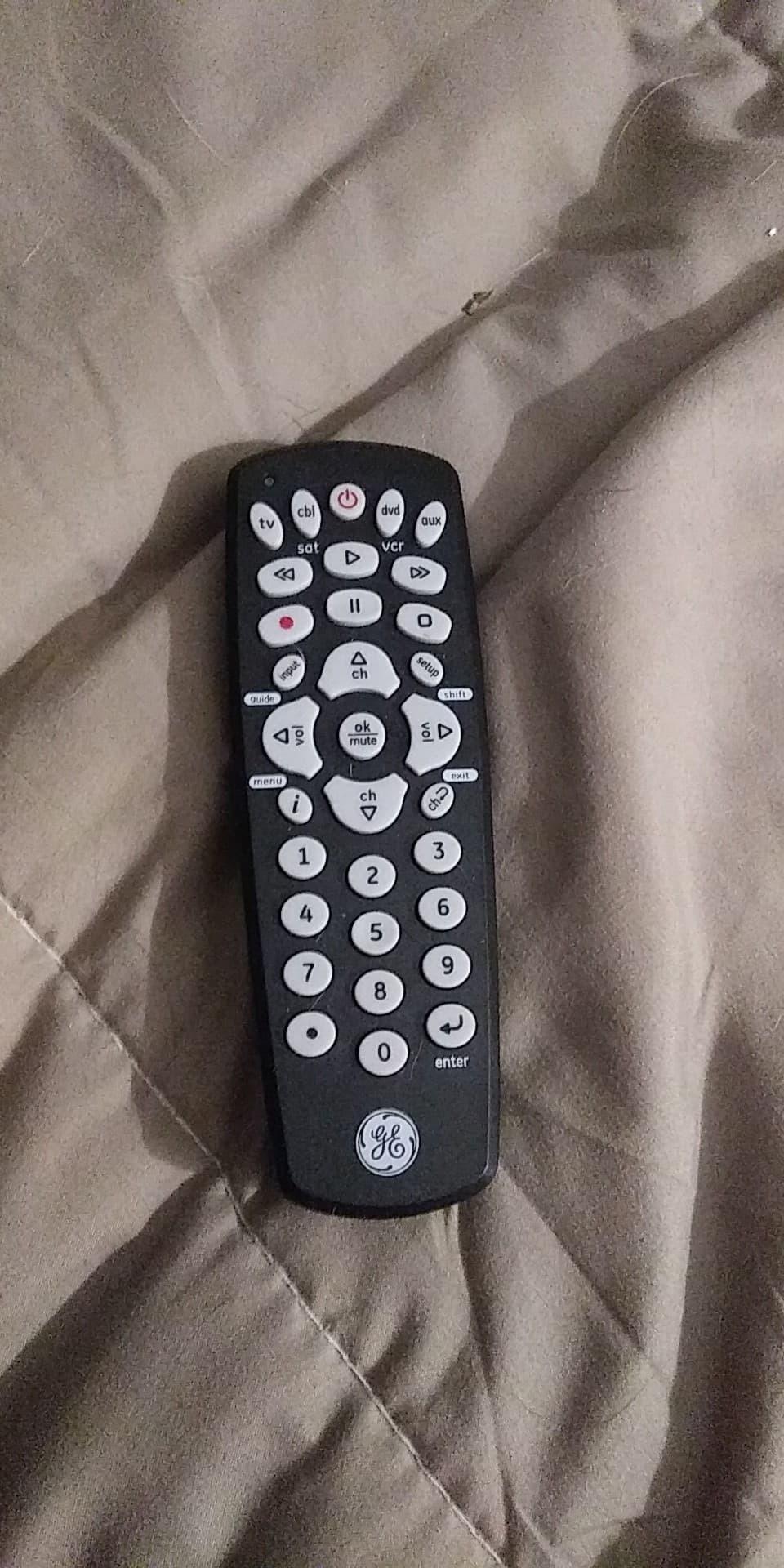 GE Universal Remote Control for Samsung, Vizio, LG, Sony, Sharp, Roku customer photo 2