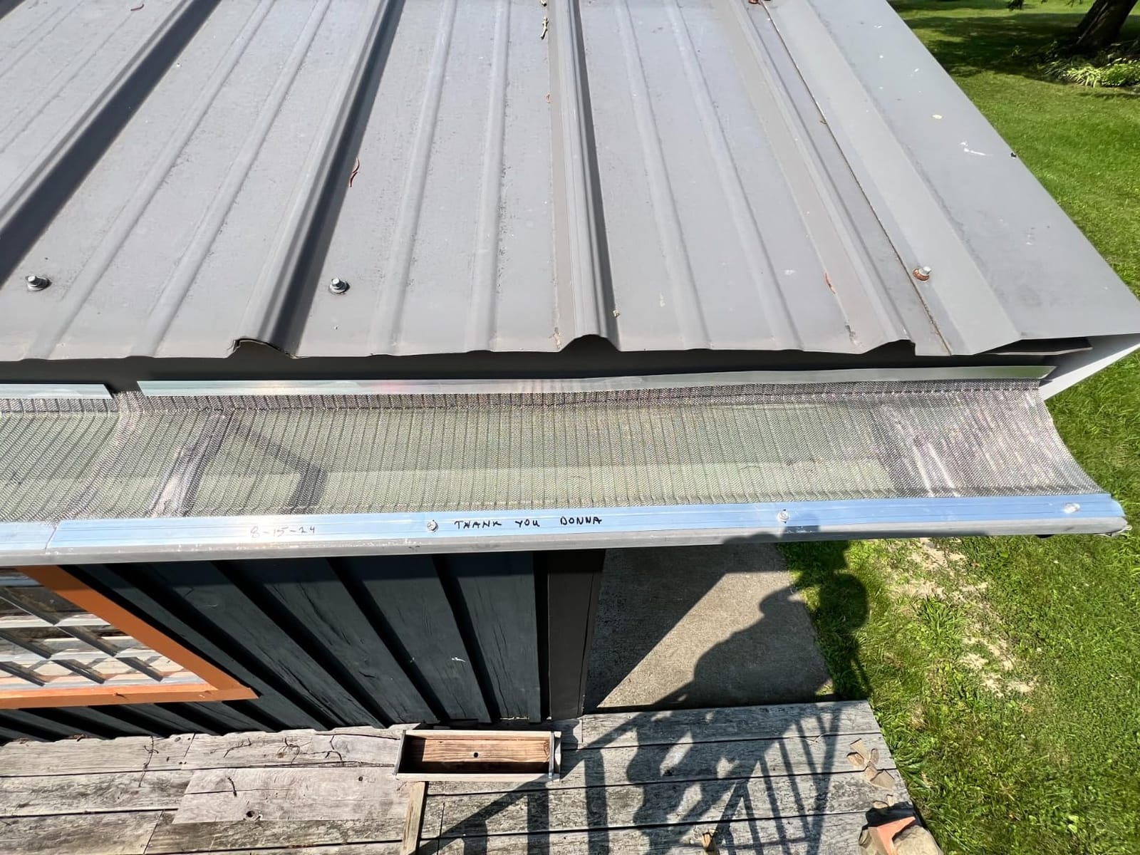 RAPTOR GUTTER GUARD – 48 FT. (Nominal) Contractor Grade Stainless Steel Micro-Mesh Gutter Guard Kit with Screws Included. Fits 5 in. Gutters and Smaller. DIY-Friendly. (5.625 in. x 47.625 in.) customer photo 1