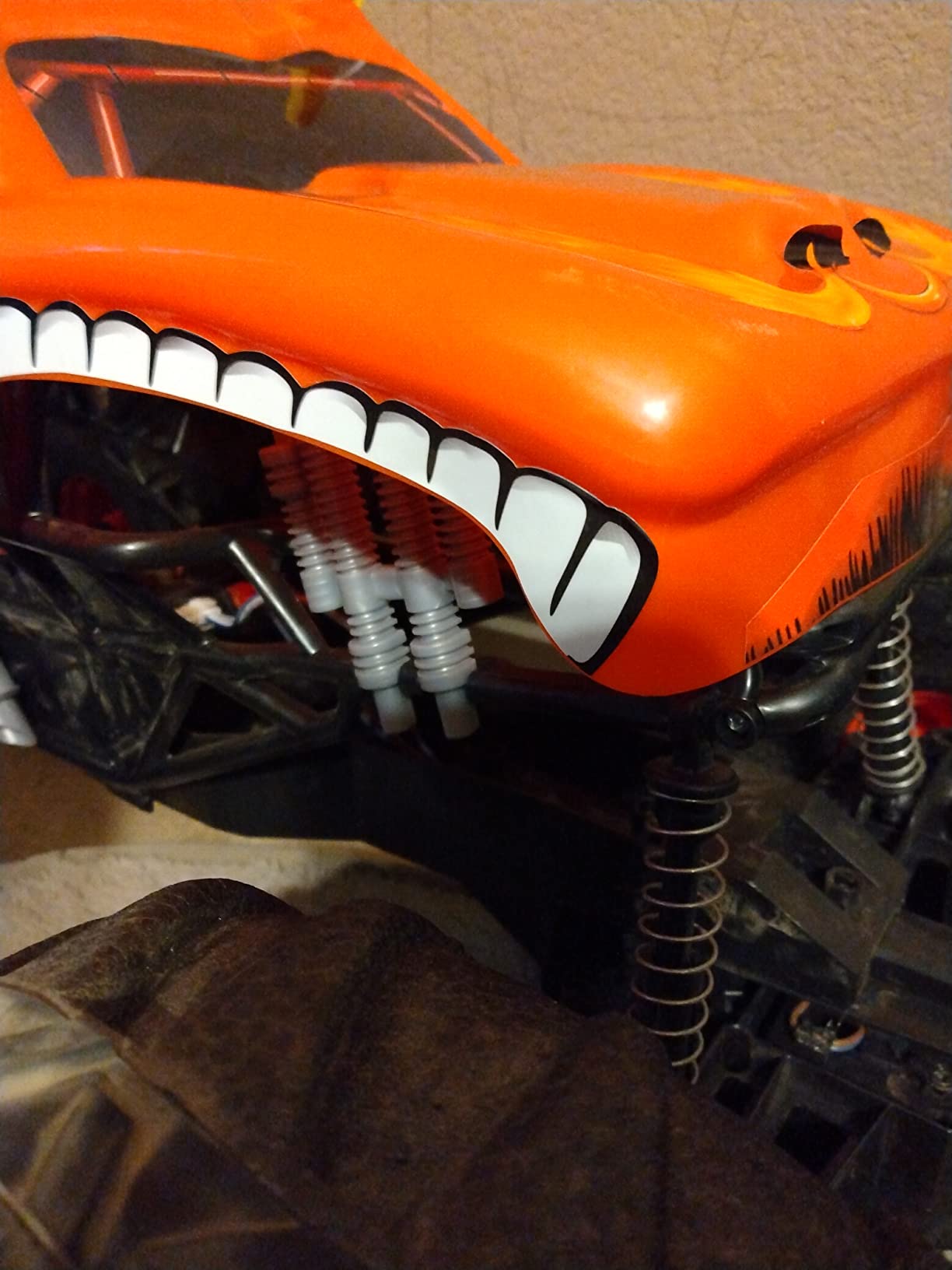 Monster Jam Official Grave Digger Remote Control Monster Truck, 1:24 Scale, 2.4 GHz, for Ages 4 and Up customer photo 2