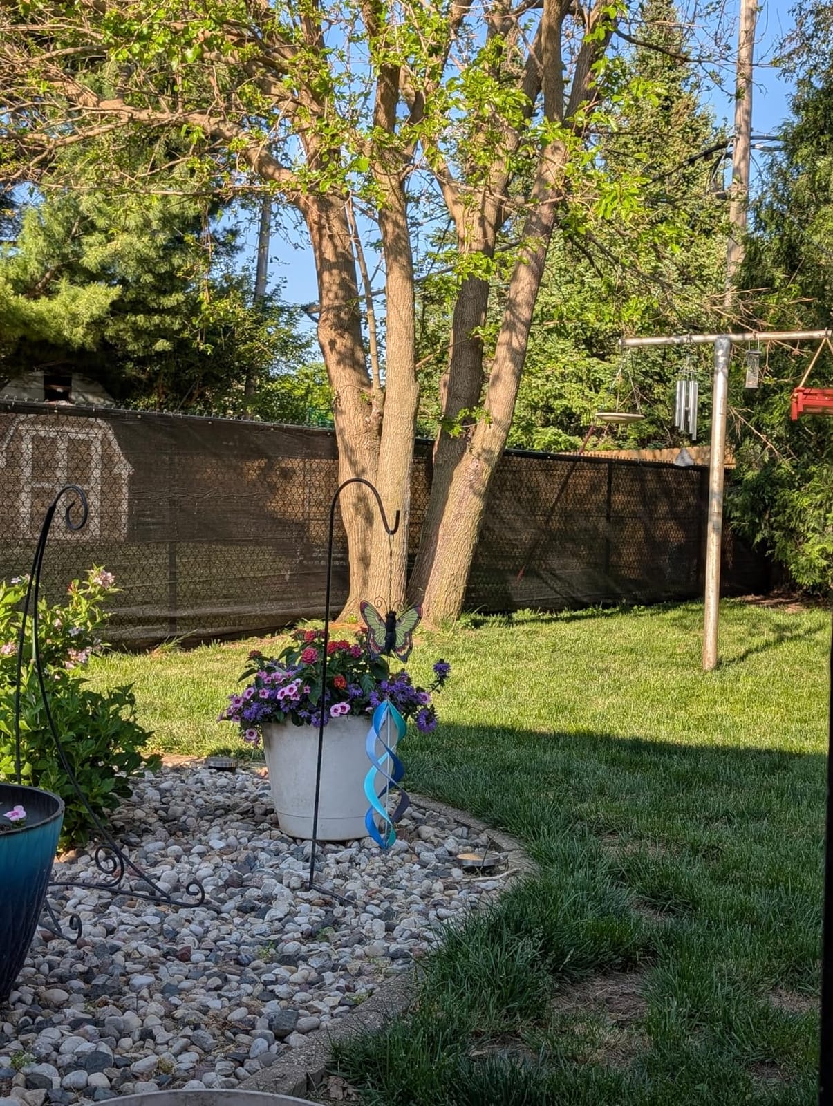 Shade&Beyond 4' X 50' Fence Privacy Screen Heavy Duty 170 GSM Fencing Mesh Shade Net Cover for Wall Garden Back Yard Outdoor Home Decoration, Black customer photo 1