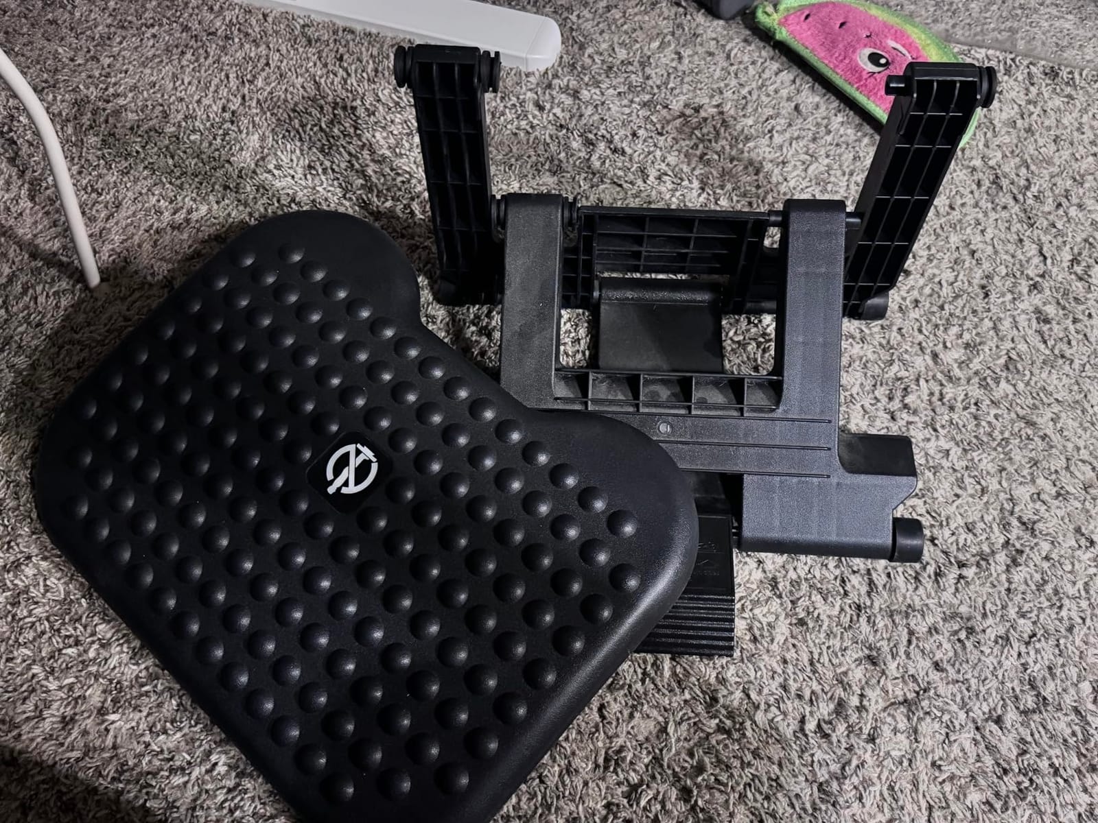 HUANUO Adjustable Foot Rest for Under Desk with Massage Surface and Tilt customer photo 1