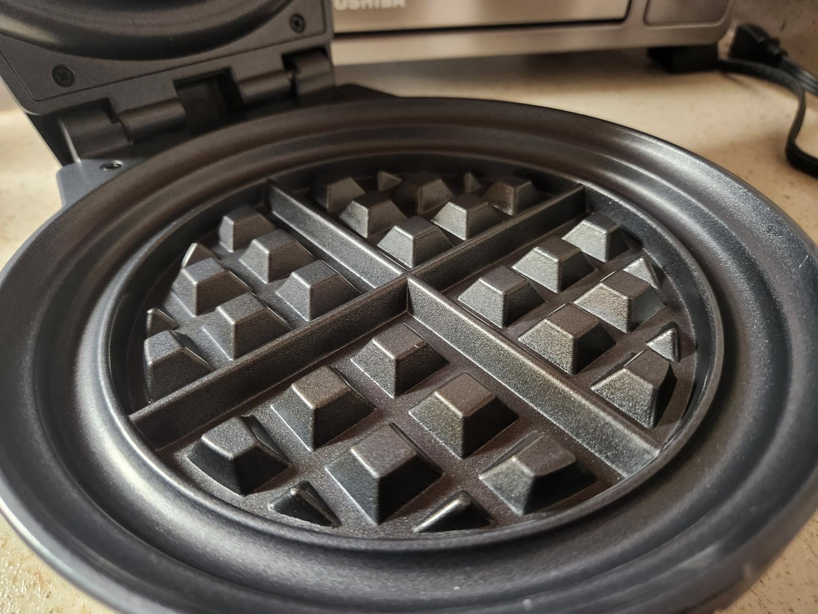 Chefman Anti-Overflow Belgian Waffle Maker w/Shade Selector, Temperature Control, Mess Free Moat, Round Iron w/Nonstick Plates & Cool Touch Handle, Measuring Cup Included, Black customer photo 2