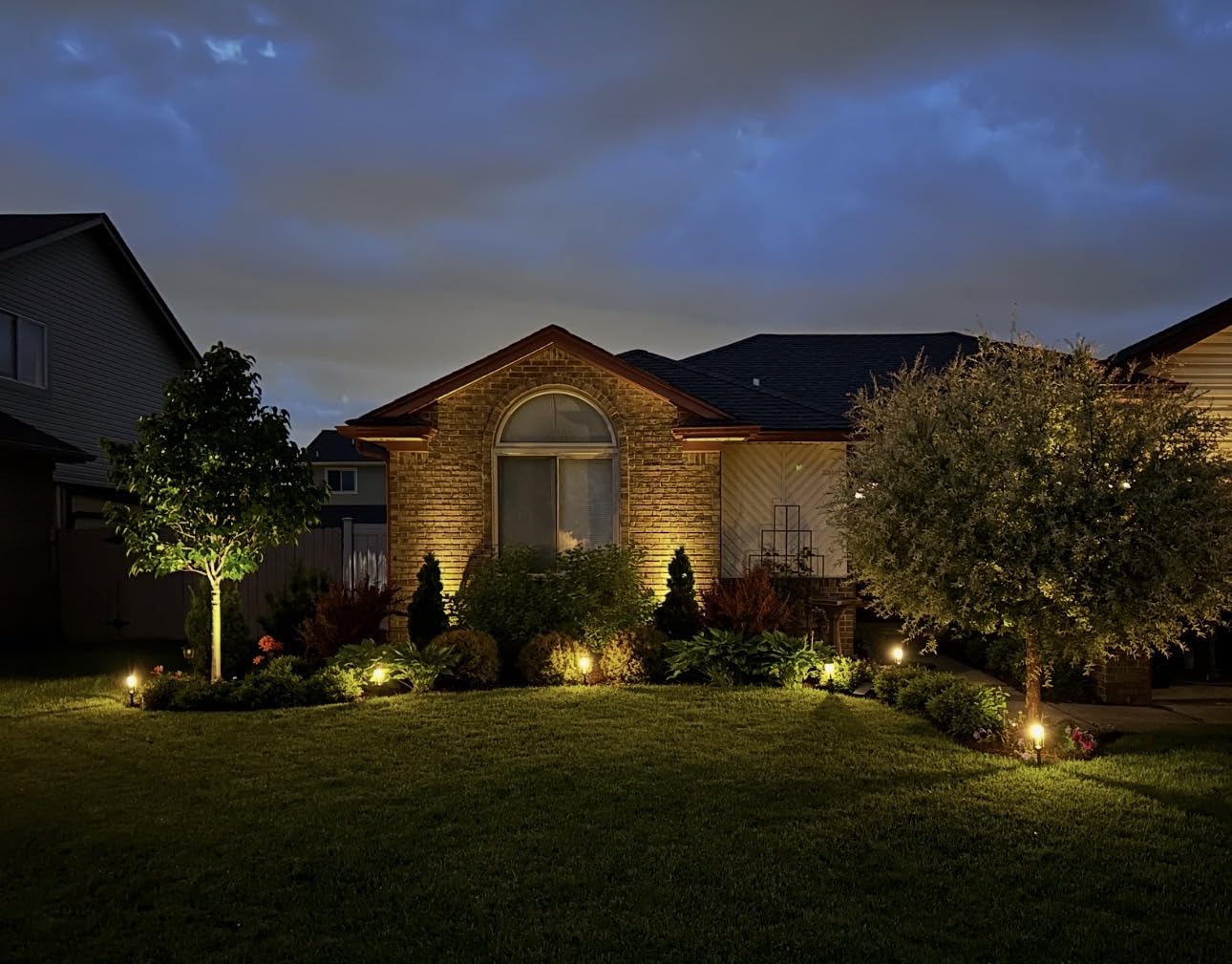 APONUO Metal Solar Spot Lights Outdoor with 9.8ft Cable Solar Powered Landscape Lighting Low Voltage IP65 Waterproof Auto On/Off for Outside Garden Yard Landscape Pathway Garage-Warm White(2-in-1) customer photo 1