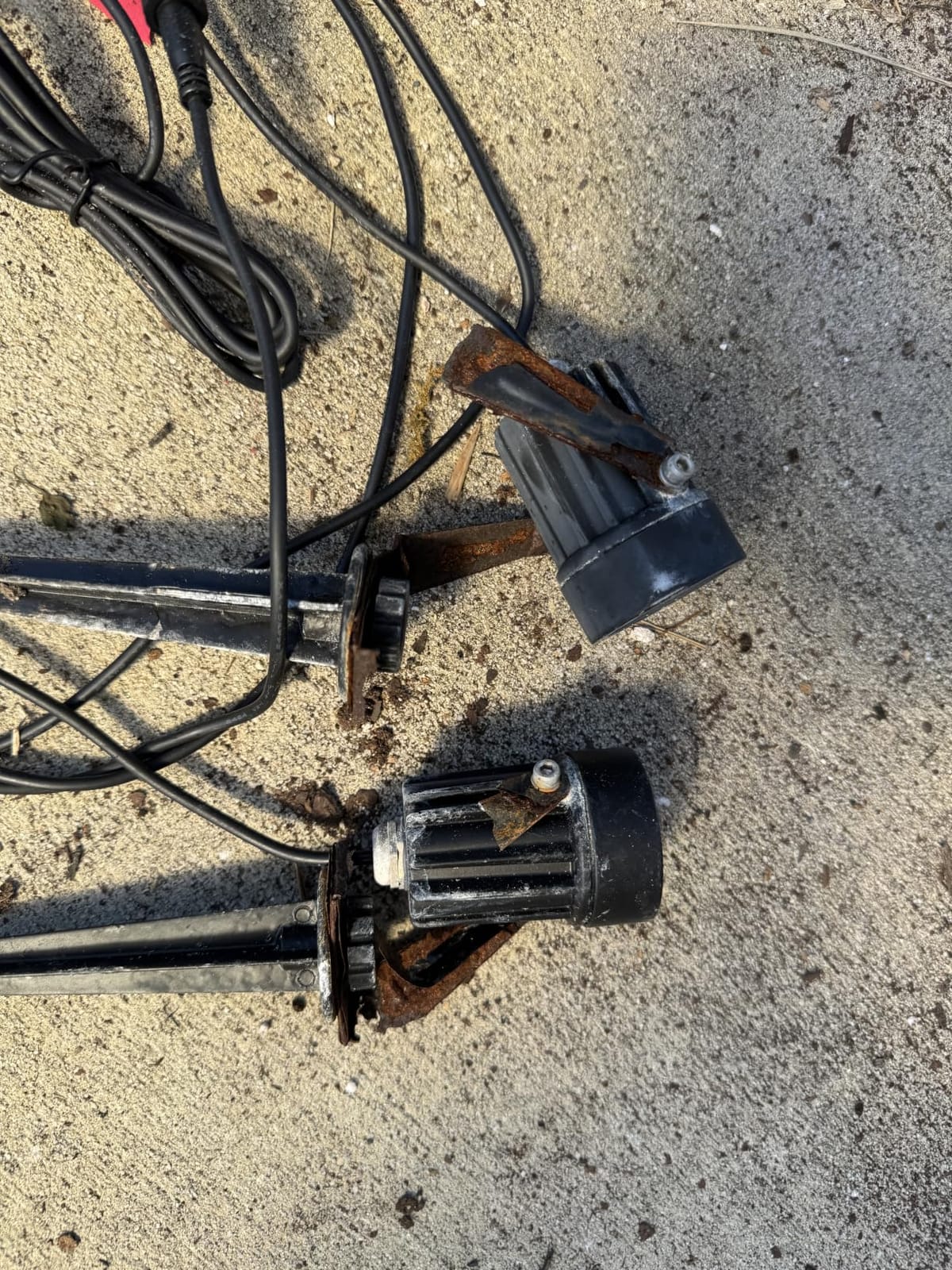 APONUO Metal Solar Spot Lights Outdoor with 9.8ft Cable Solar Powered Landscape Lighting Low Voltage IP65 Waterproof Auto On/Off for Outside Garden Yard Landscape Pathway Garage-Warm White(2-in-1) customer photo 2