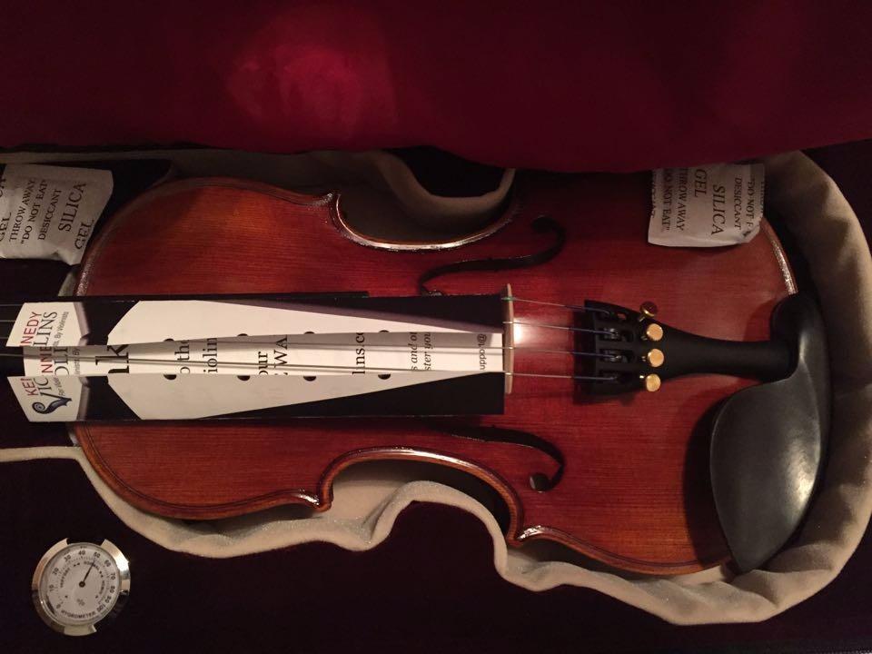 Louis Carpini G2 Violin Outfit 4/4 Full Size - Carrying Case and Accessories Included - Solid Maple Wood and Ebony Fittings By Kennedy Violins customer photo 2