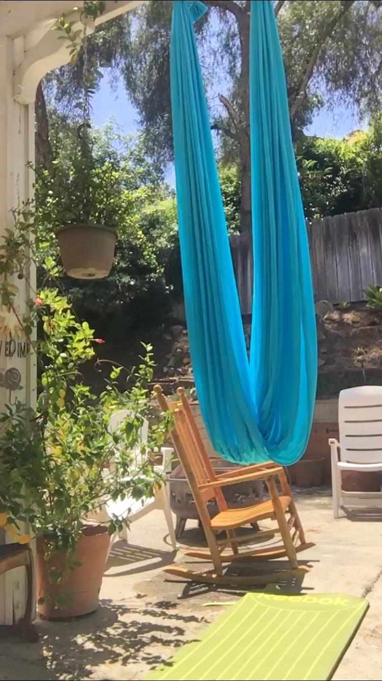 Aerial Yoga Hammock L:5M W:2.8M 5.5 Yards Aerial Pilates Silk Yoga Swing Set with 2000 Ibs Load Include Daisy Chain, Pose Guide customer photo 2