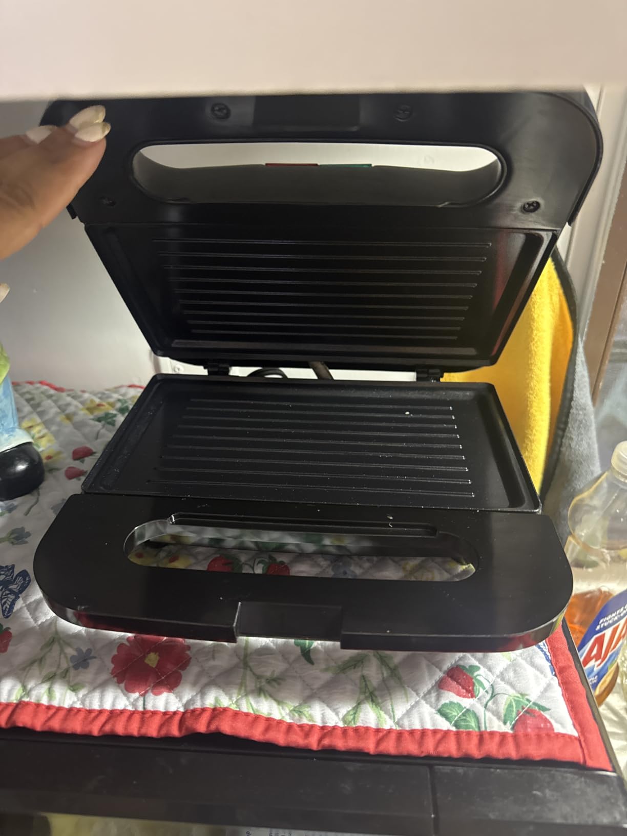 OVENTE Electric Sandwich Maker, 750W Non-Stick Plates, Black GPS401B customer photo 1