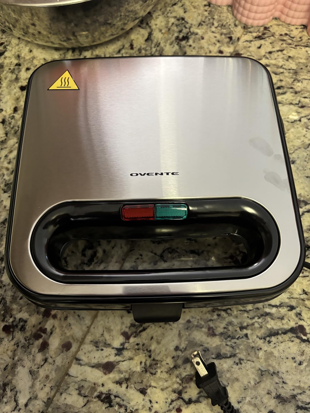 OVENTE Electric Sandwich Maker, 750W Non-Stick Plates, Black GPS401B customer photo 2