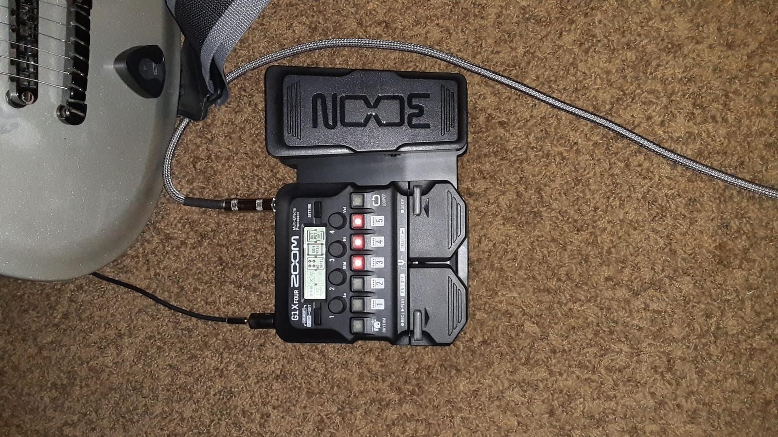 Zoom G1X Four Guitar Multi-Effects Processor with Expression Pedal | 70+ Effects, Amp Modeling, Looper, 68 Rhythm Patterns, Tuner, Battery Powered customer photo 1