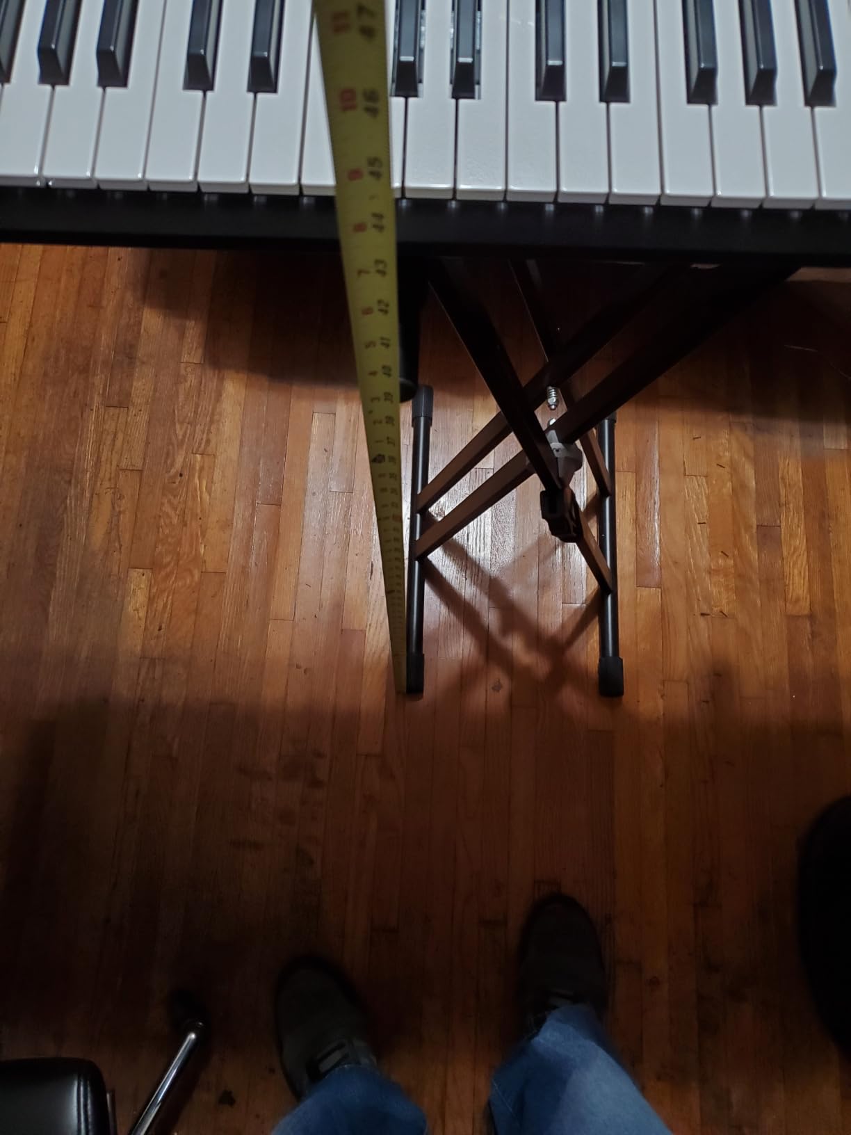 Amazon Basics Keyboard and Piano Stand, Adjustable Height, Portable Single-X-Shape, Stable Steel Construction, Black customer photo 2