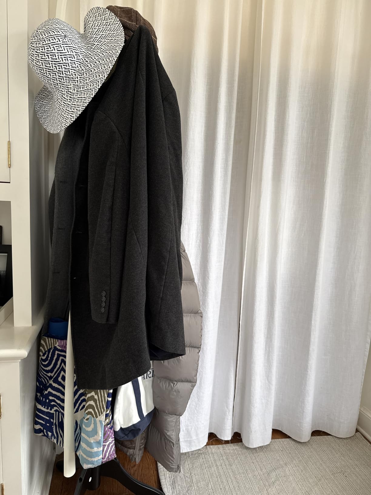 VASAGLE Freestanding Coat Rack, Rubber Wood Coat Tree with 10 Hooks customer photo 1