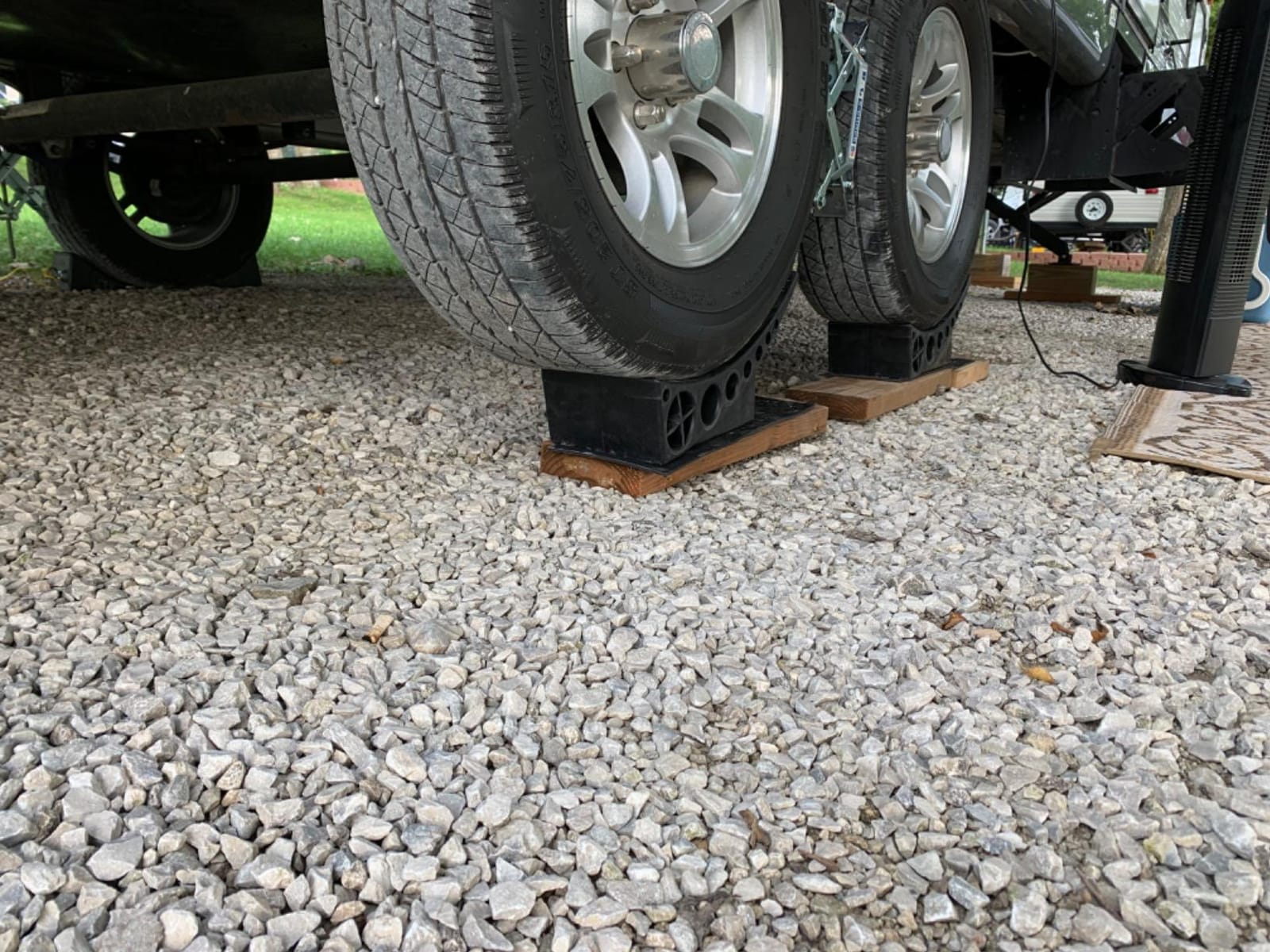 Beech Lane Camper Leveler 2 Pack - Precise Camper Leveling, Includes Two Curved Levelers, Two Chocks, and Two Rubber Grip Mats, Heavy Duty Leveler Works for Campers Up to 35,000 LBs, Patented customer photo 1