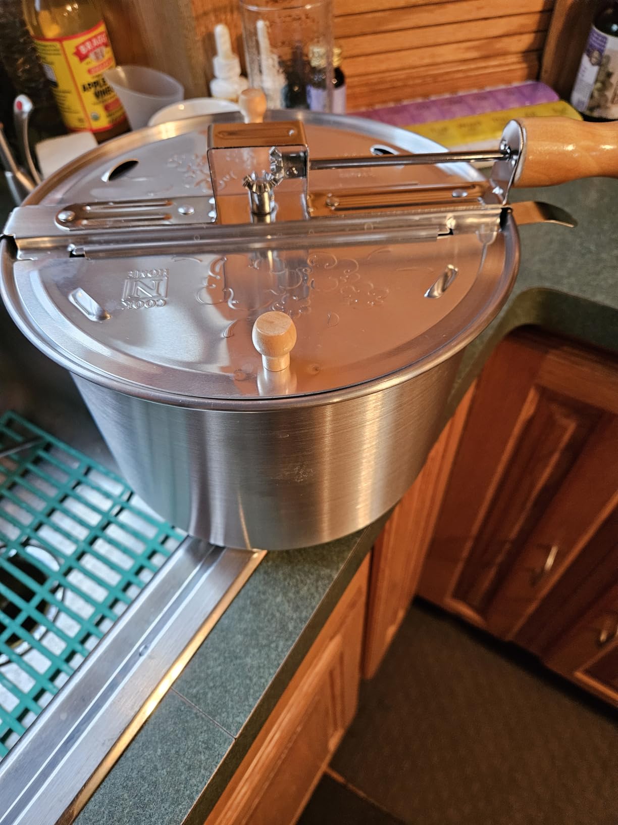 Cook N Home Stovetop Popcorn Popper 6 Quart - Hand Crank Popcorn Maker customer photo 1