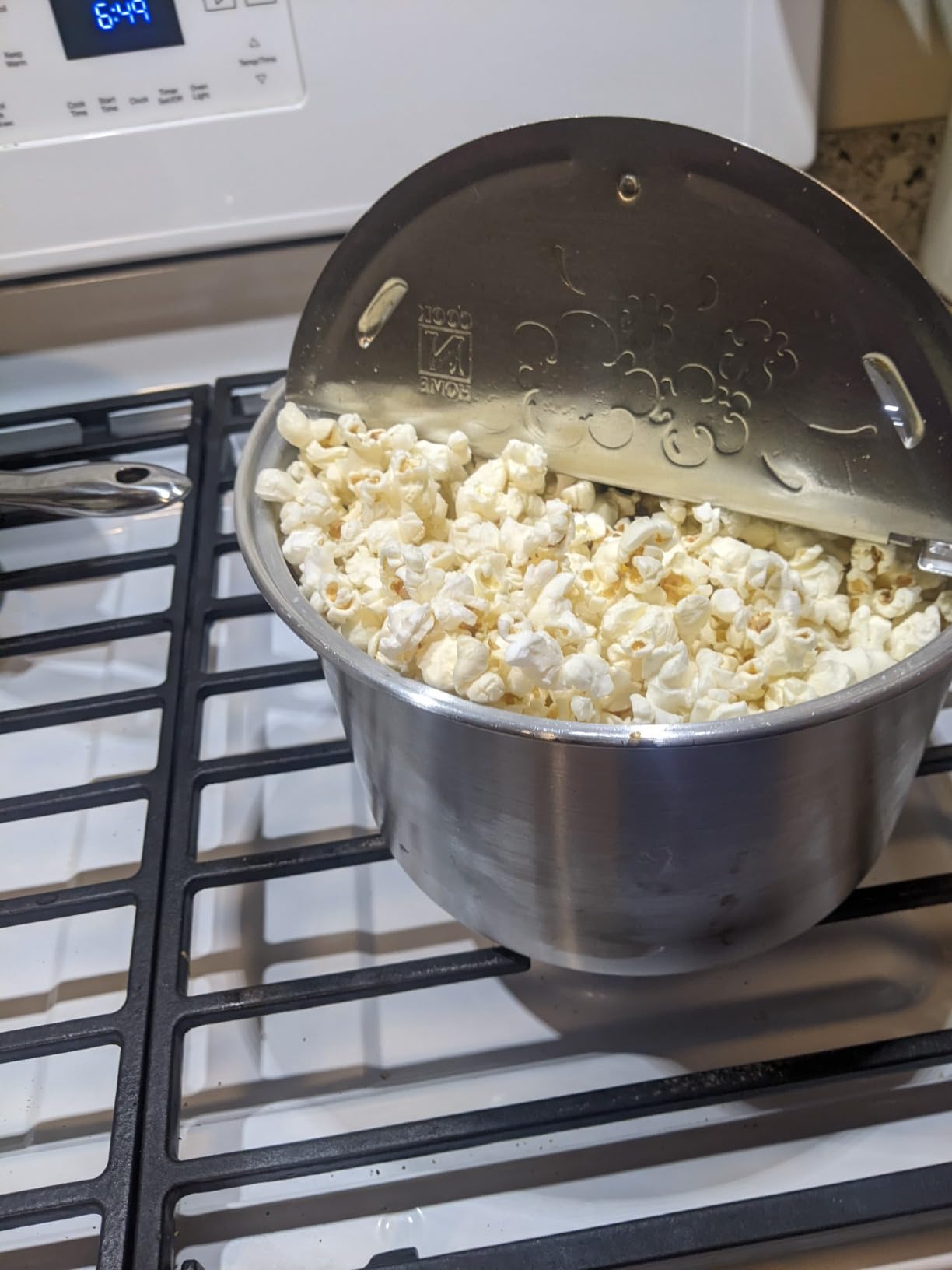 Cook N Home Stovetop Popcorn Popper 6 Quart - Hand Crank Popcorn Maker customer photo 2