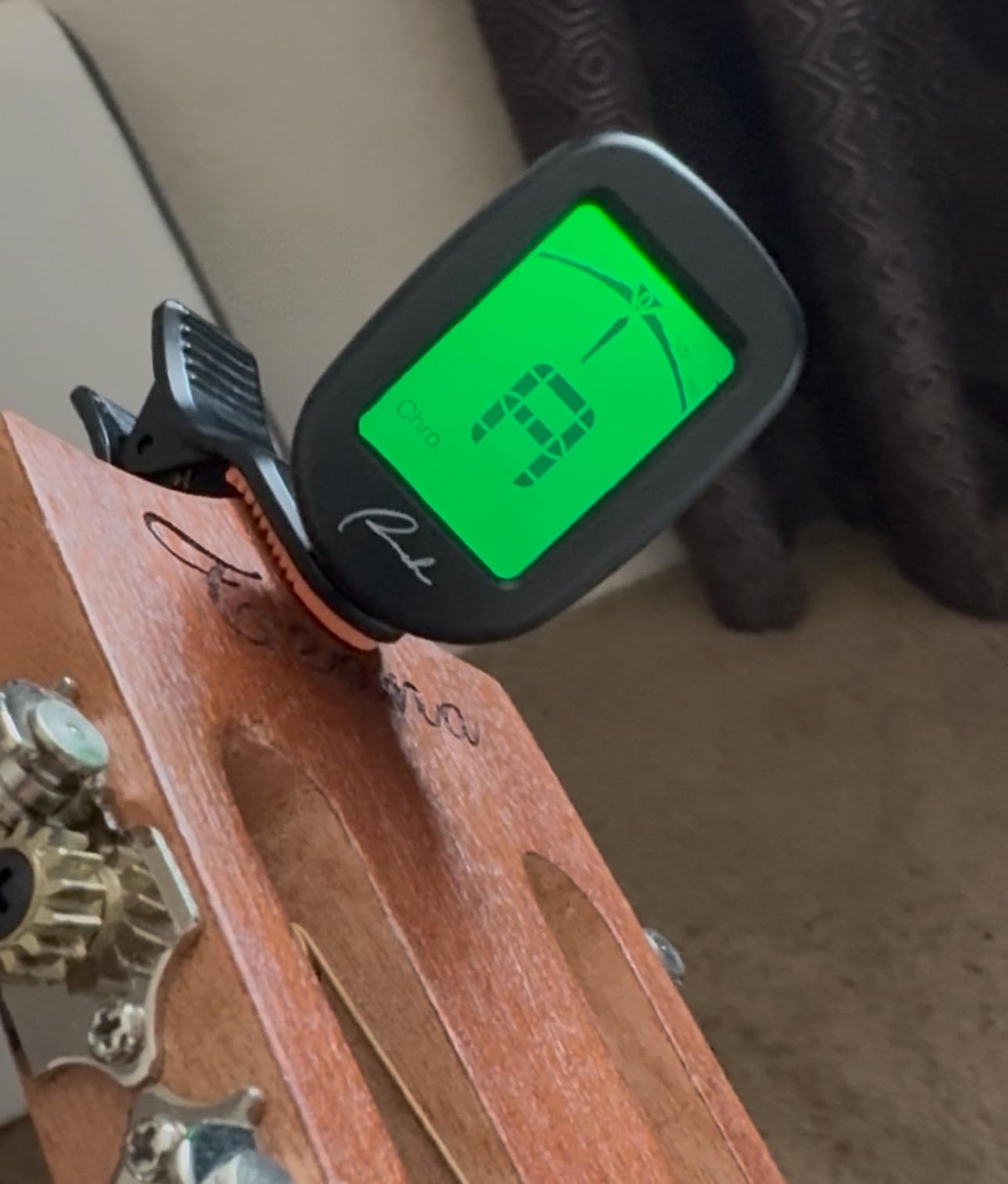 Ranch Clip-On Tuner for Guitar Bass Ukulele Violin Banjo - Chromatic customer photo 1