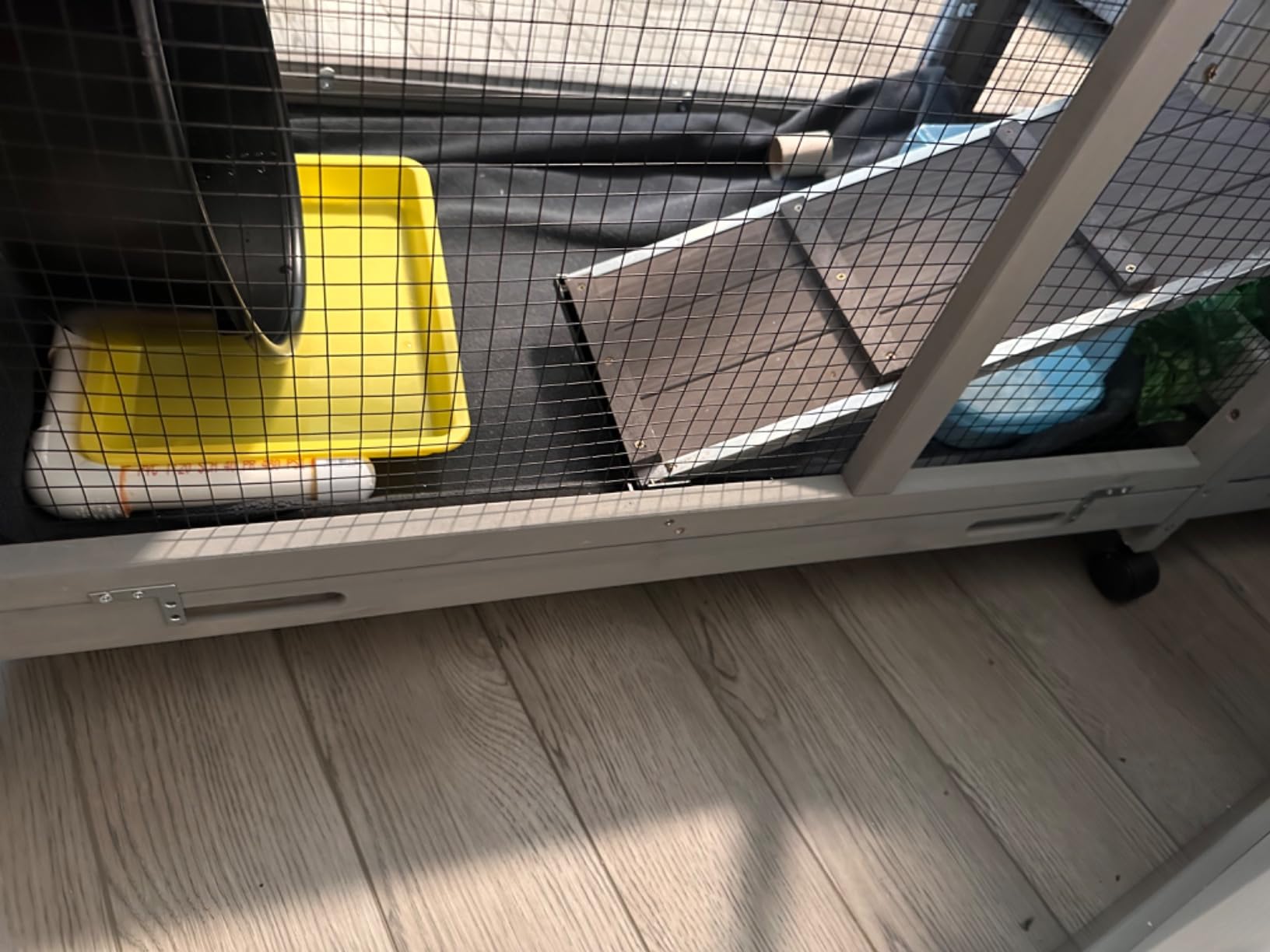 Aivituvin Rabbit Hutch Outdoor Indoor Rabbit Cage Chikcen Coop with Casters Guinea Pig Cage with 3 Deep No Leakage Pull Out Tray,Waterproof Roof customer photo 1
