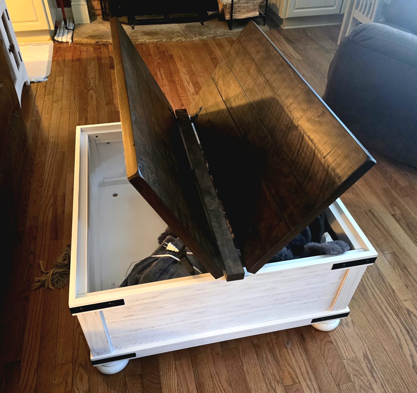 Signature Design by Ashley Lift Top Coffee Table with Storage, Farmhouse customer photo 2