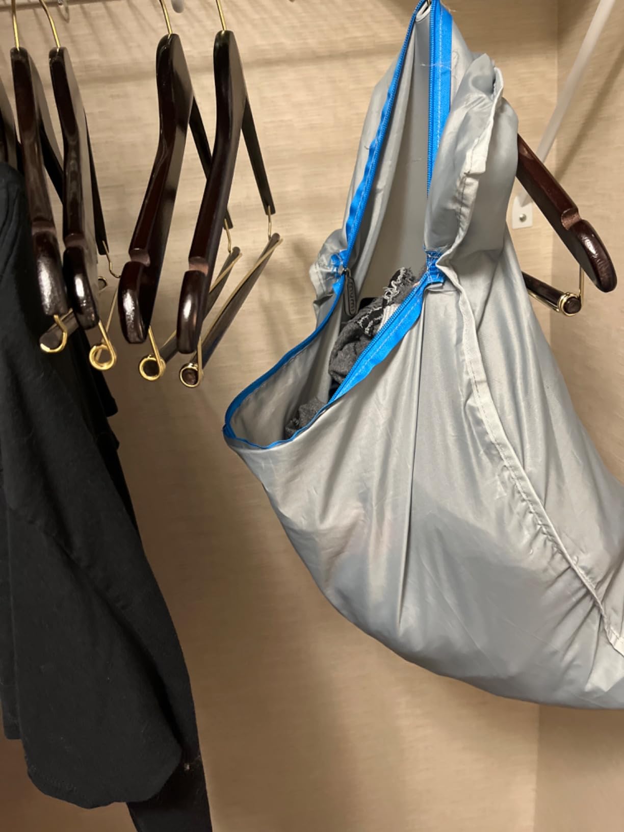 MUMI Smell-Proof Travel Laundry Bag with Folding Hanger, Black customer photo 1