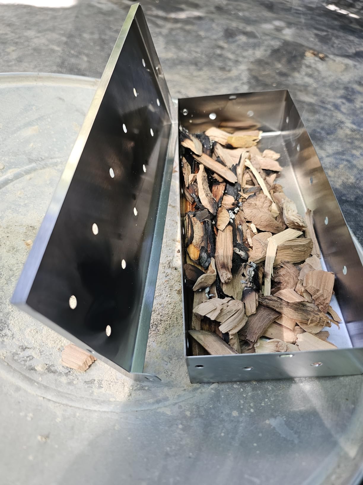 Kaluns Universal Stainless Steel Smoker Box, Gas or Charcoal Grill Smoke Box, Works with Wood Chips, add Delicious Smoked Flavor, Hinged Lid,Warp Free Grill Accessories customer photo 2