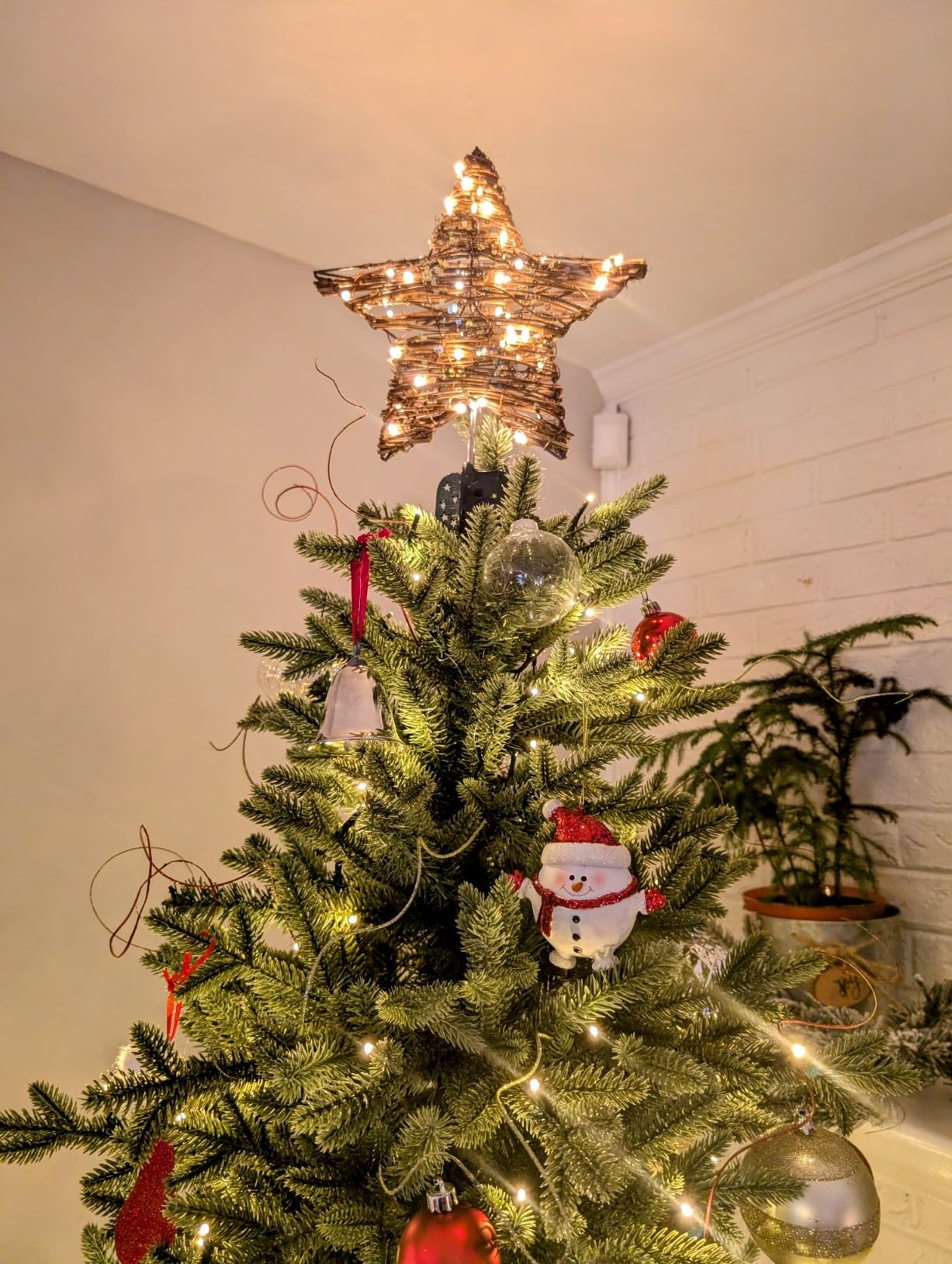 EAMBRITE 14” 40 LED Christmas Rattan Tree Topper Lighted Star Topper customer photo 2