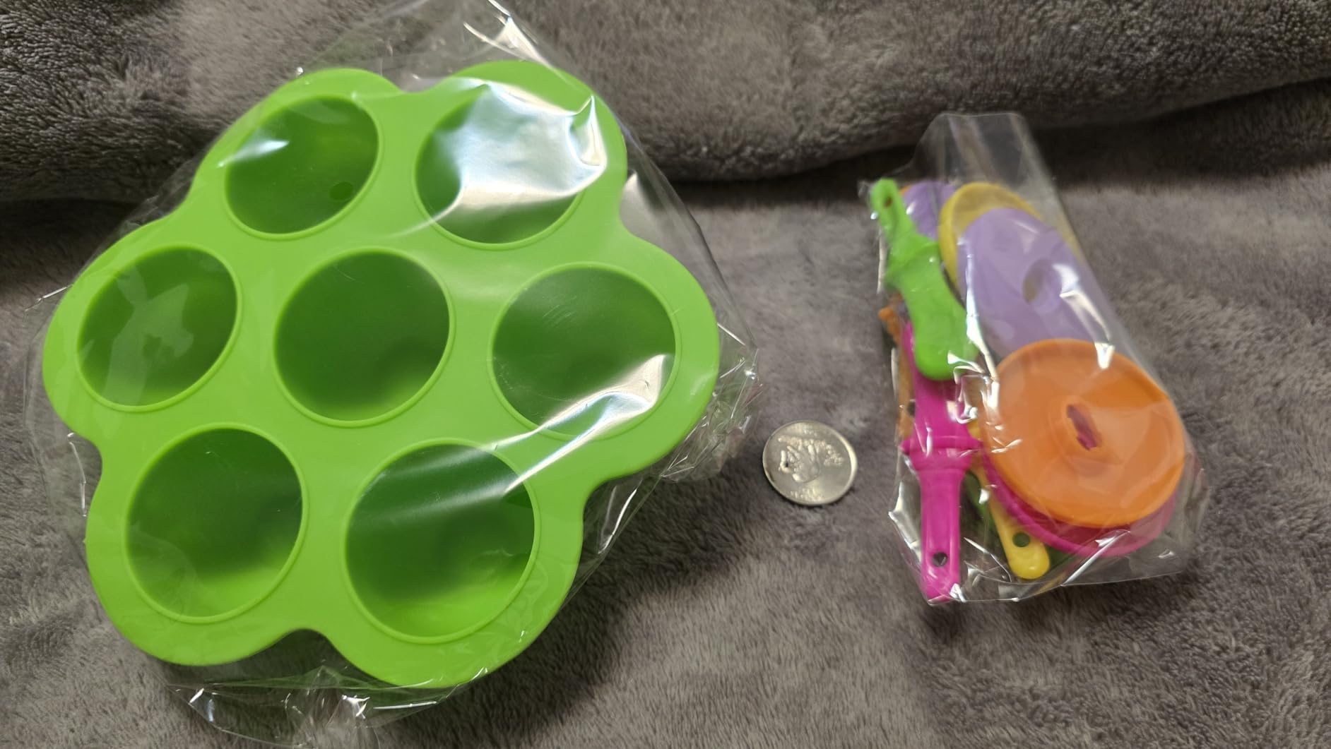 Mini Silicone Popsicle Mold, 7-cavity DIY Ice Pop Mold with Colorful Plastic Sticks, Popsicle Makers for Egg Bites, Lollipop and Ice Cream Mould, Baby Food Storage Container, Non-Stick Ice Cube Trays customer photo 1