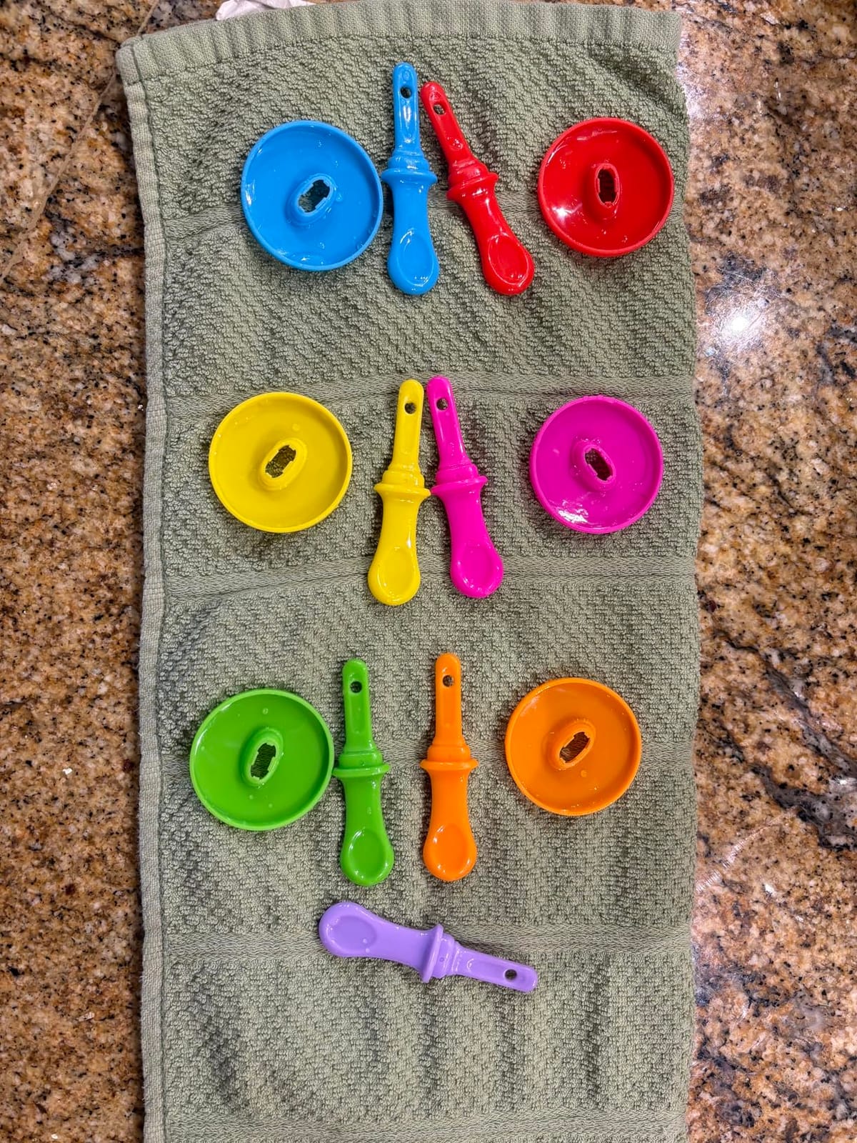 Mini Silicone Popsicle Mold, 7-cavity DIY Ice Pop Mold with Colorful Plastic Sticks, Popsicle Makers for Egg Bites, Lollipop and Ice Cream Mould, Baby Food Storage Container, Non-Stick Ice Cube Trays customer photo 2