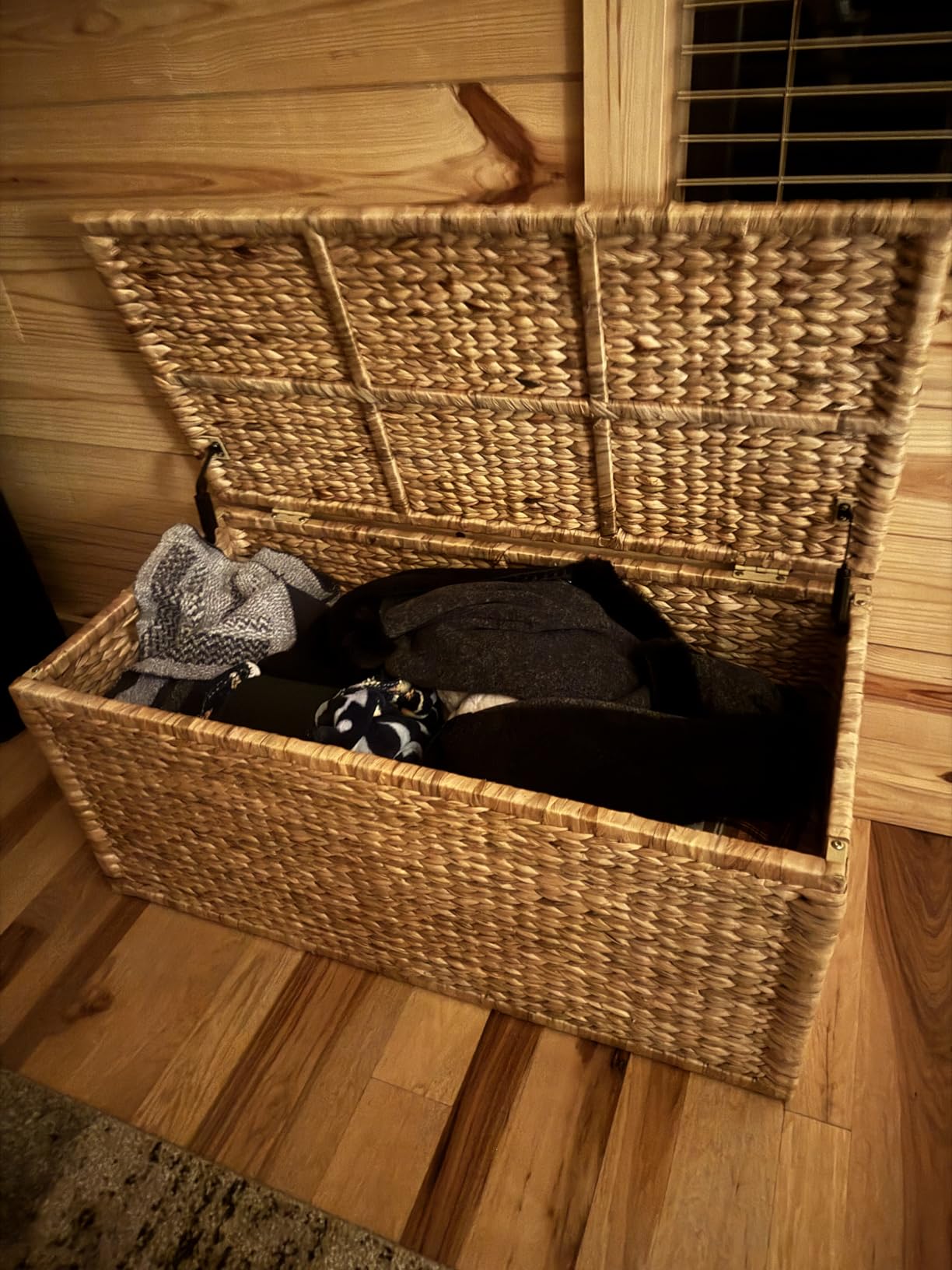 eHemco Water Hyacinth Wicker Storage Trunk, Natural, 30x17.5x17.5 Inches customer photo 1