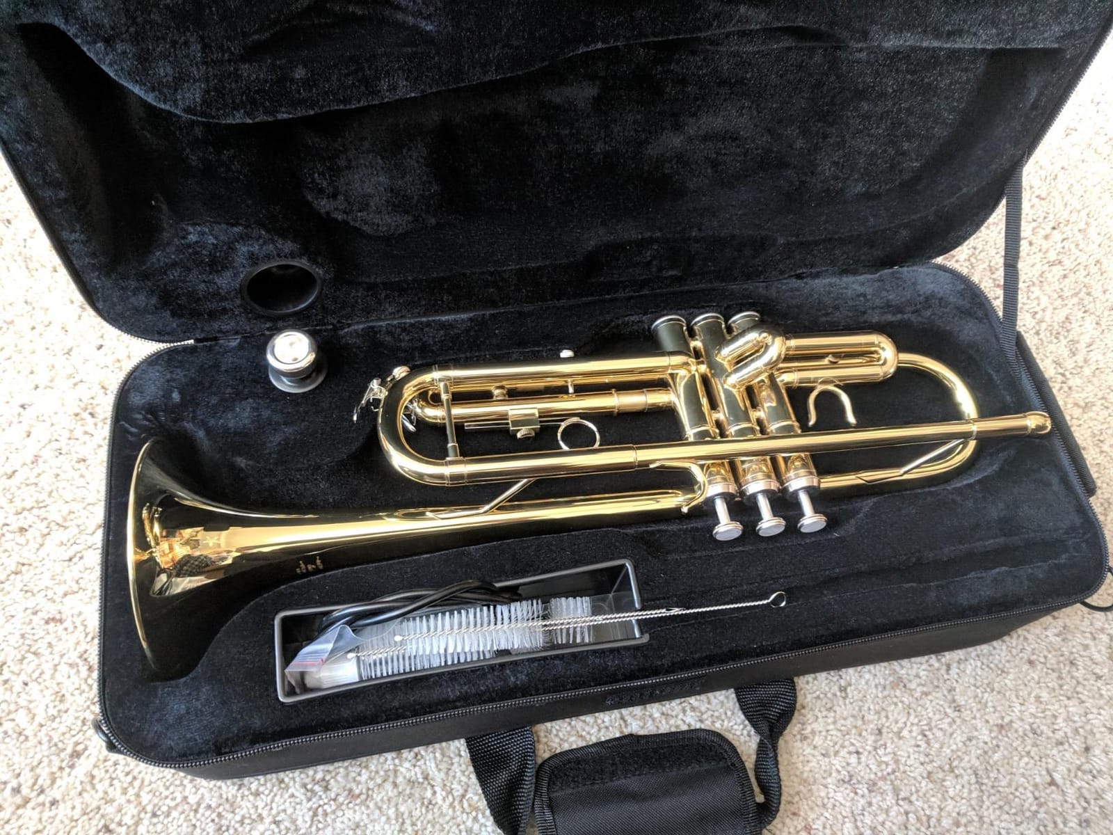 Eastar Bb Trumpet Standard Trumpet Set for Student Beginner with Hard Case, Cleaning Kit, 7C Mouthpiece and Gloves, Brass Bb Trumpet Instrument, Black, ETR-380B customer photo 1