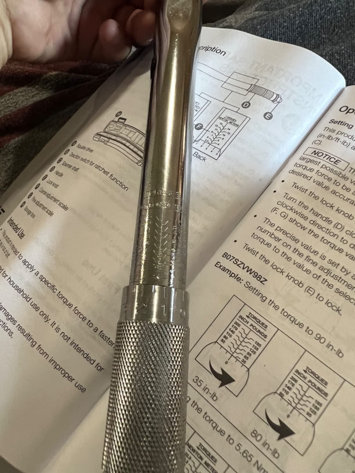 Amazon Basics 3/8-inch Drive Click Torque Wrench Ratchet, 15-80 ft.-lb, 20.4-108.5 Nm customer photo 2