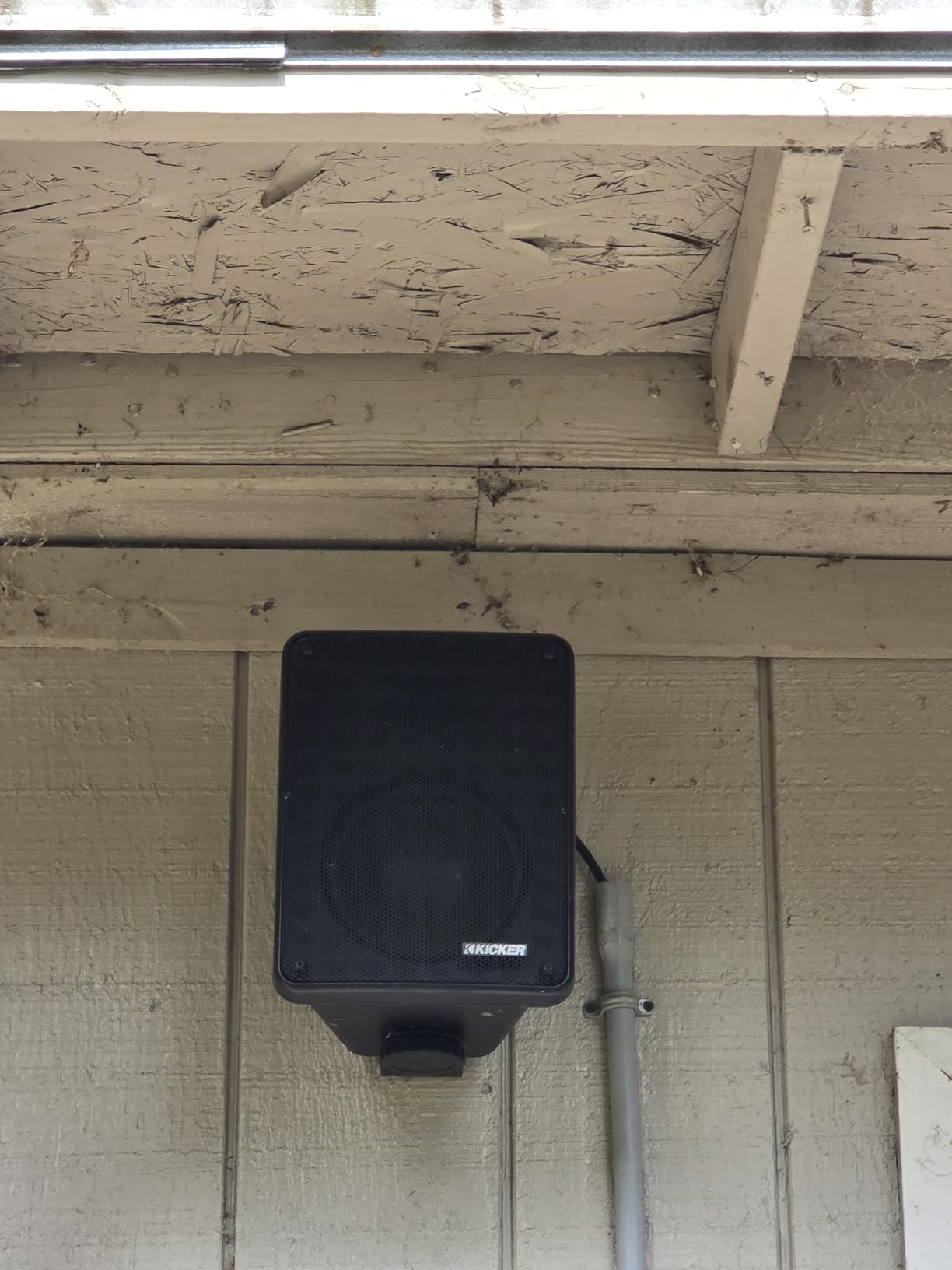 KICKER KB6B 2-Way Full Range Indoor Outdoor Speakers (Pair) Weatherproof Speakers for Patio Garage Poolside in-Home, 6.5 inch woofer, 2x5 inch Horn Tweeter Black customer photo 1