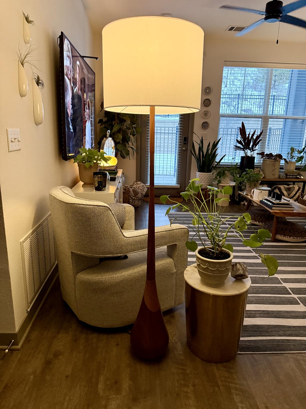 Novogratz x Globe Harrington 65 in Floor Lamp, 2-Tone Wood-Tone Base customer photo 1
