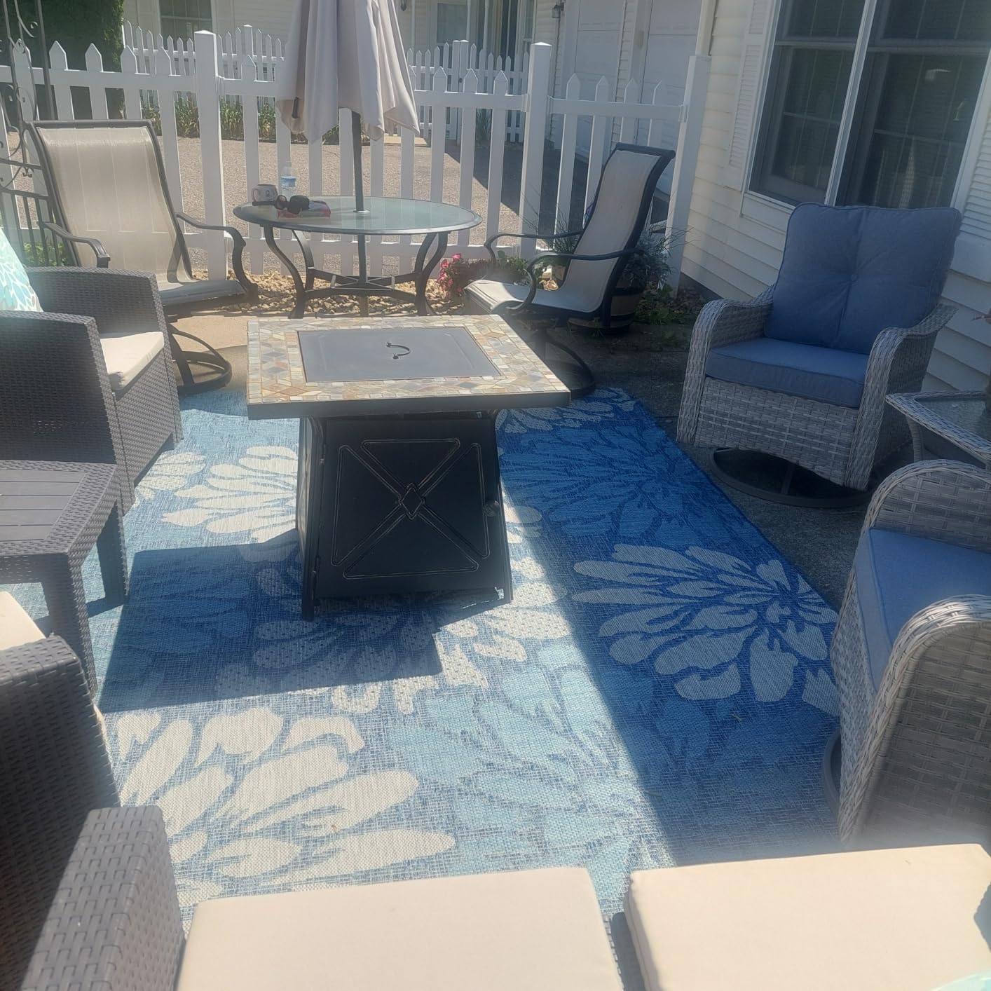 JONATHAN Y Floral Textured Weave Indoor Outdoor Area Rug 5X8 Navy/Aqua, Zinnia Modern for Backyard, Patio, Porch, Easy-Cleaning, High Traffic, Pet-Friendly, Non-Shedding (SMB110C-5) customer photo 1