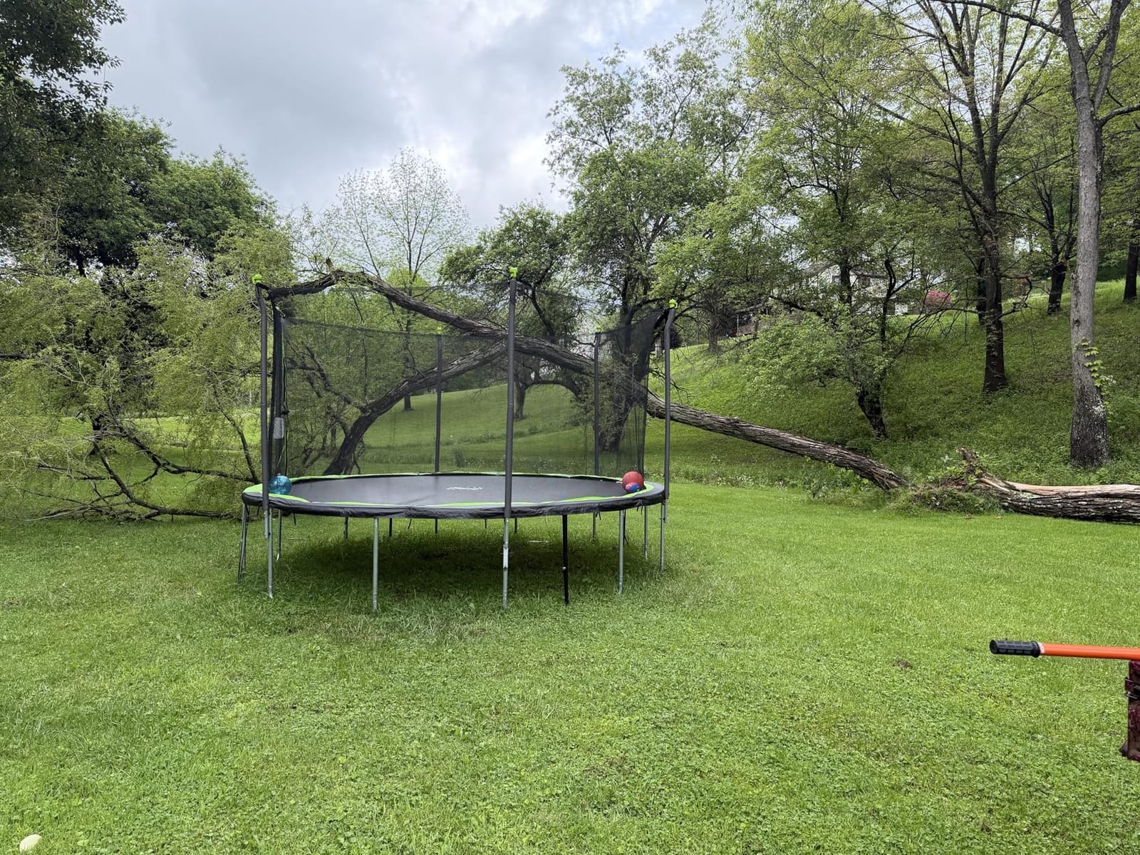 EURMAX USA 4-Pack Windproof Trampoline Stakes Anchor Kit-Steel Corkscrew Anchor,Heavy Duty Tie Down Kit with T-Hook&Reinforced Safety Straps,Secure Weatherproof Protection for Trampoline,Tent&Playset customer photo 2