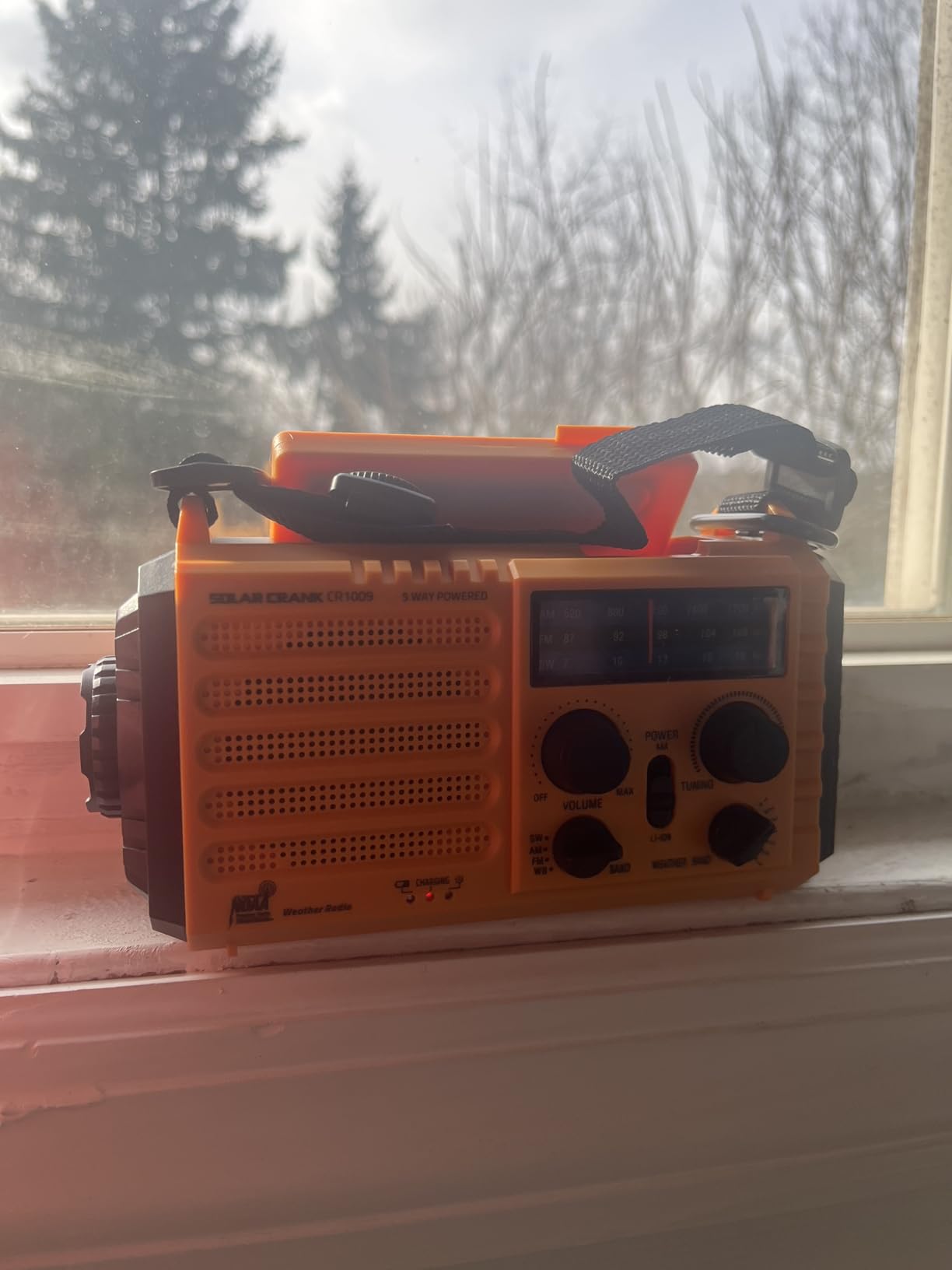 Eoxsmile Emergency Radio with NOAA Weather Alert, Solar Hand Crank Portable customer photo 1
