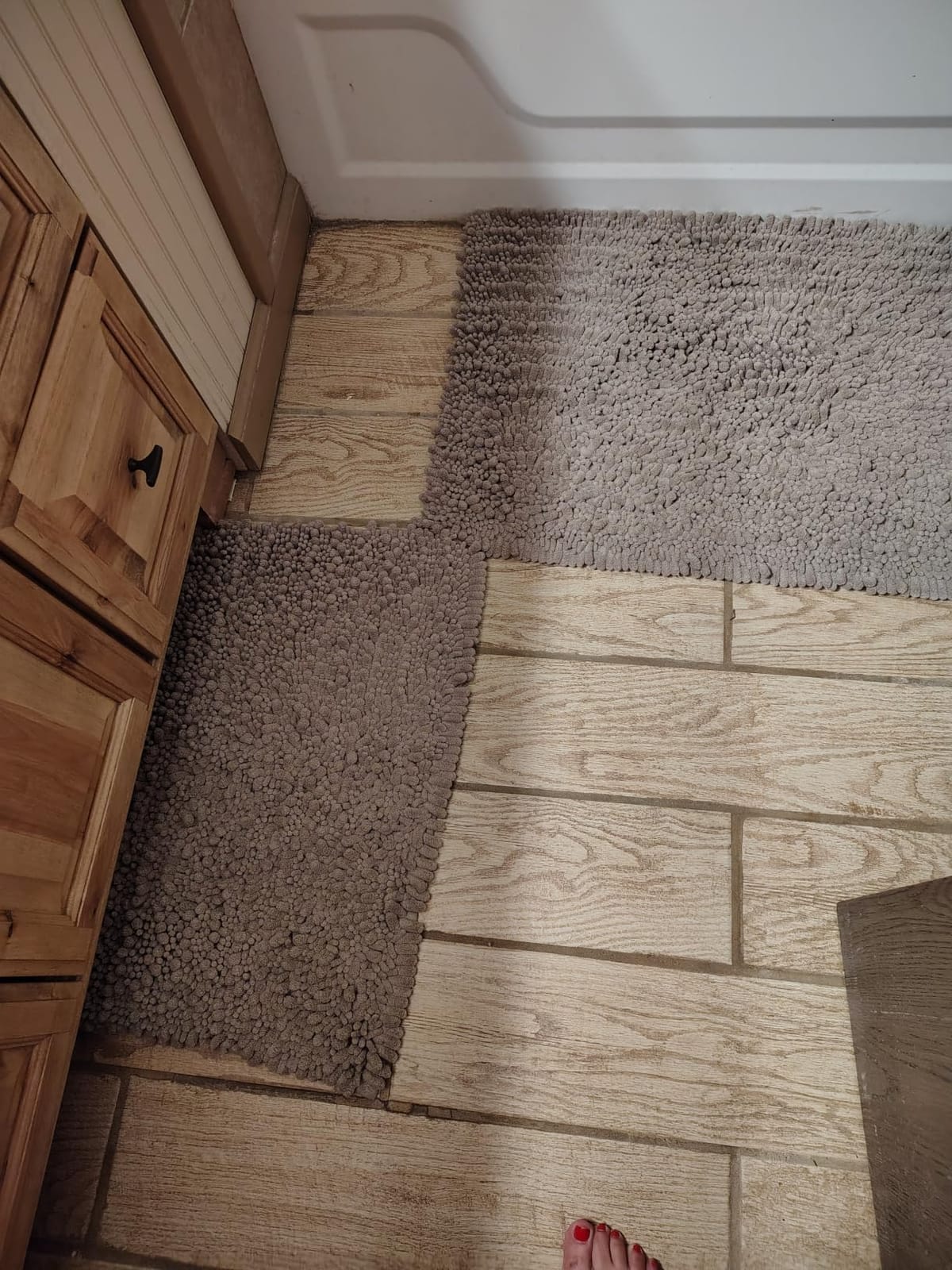 Yimobra Bathroom Rugs Non-Slip Washable – Extra Soft & Absorbent Chenille Bath Mat, Quick-Dry Plush Shaggy Floor & Vanity Bath Rugs for Tub & Shower, Modern Home Decor Accessories, 24 x 17, Grey customer photo 2