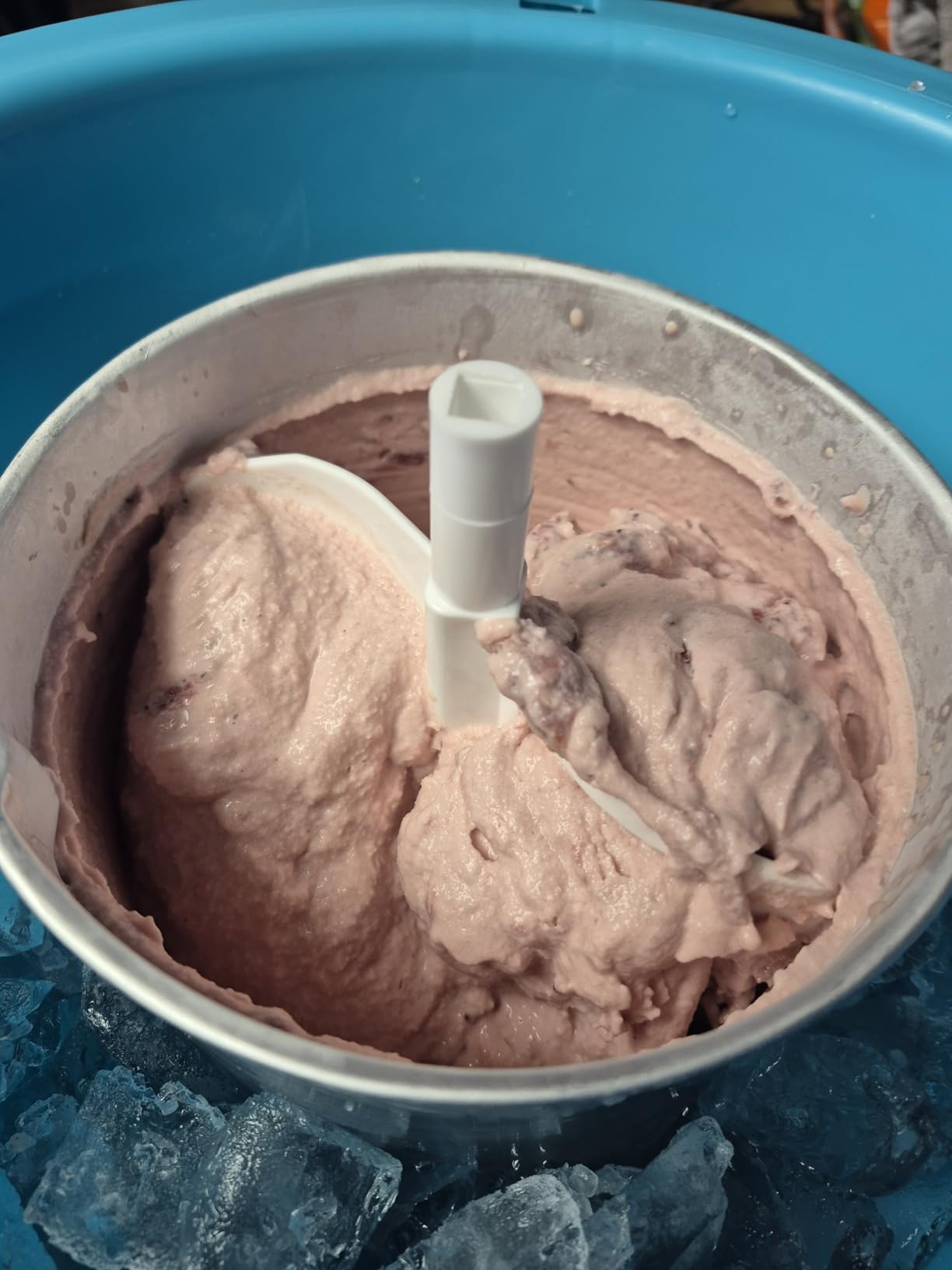 Nostalgia Electric Ice Cream Maker With 4 Qt Capacity- Old Fashioned Ice Cream Machine Makes Frozen Yogurt or Gelato in Minutes- Vintage Wooden Style Ice Cream Maker with Aluminum Canister- Light Wood customer photo 1