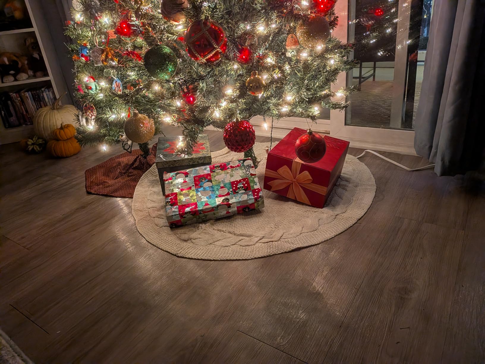 Sattiyrch Christmas Tree Skirt, 48 inches Luxury Cable Knit Knitted Thick Rustic Xmas Holiday Decoration, Burgundy customer photo 2