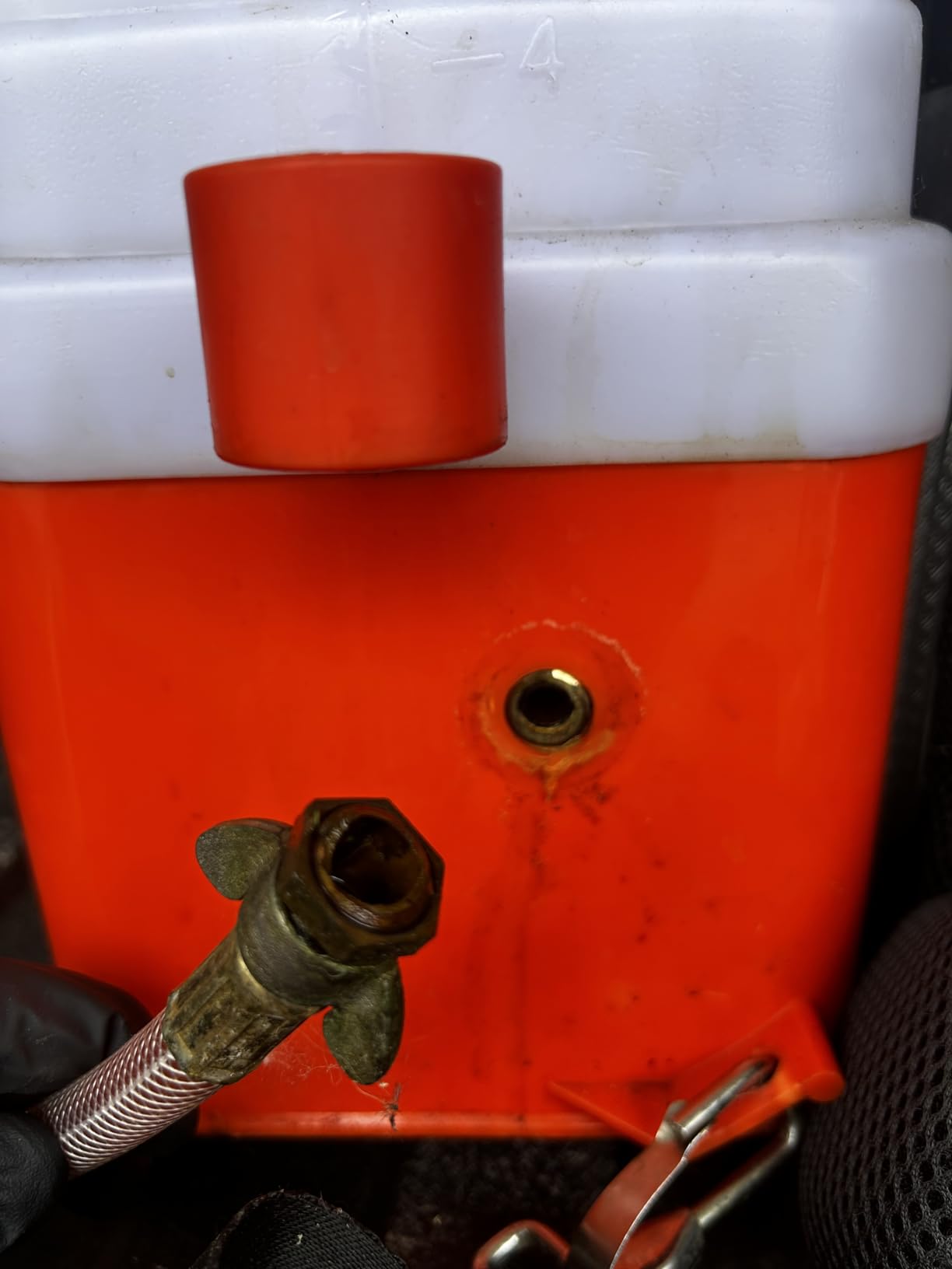 PetraTools HD4000 Battery Powered Backpack Sprayer, 6 Hr Runtime, 6 Nozzles customer photo 2
