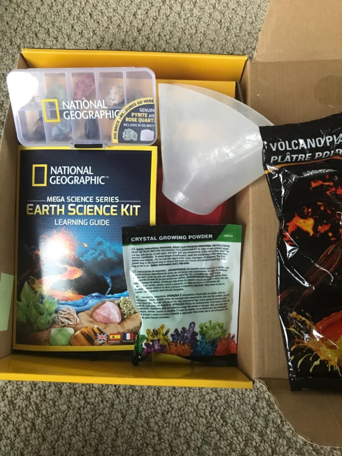 National Geographic Earth Science Kit with 100+ Activities for Kids 8-12 customer photo 2
