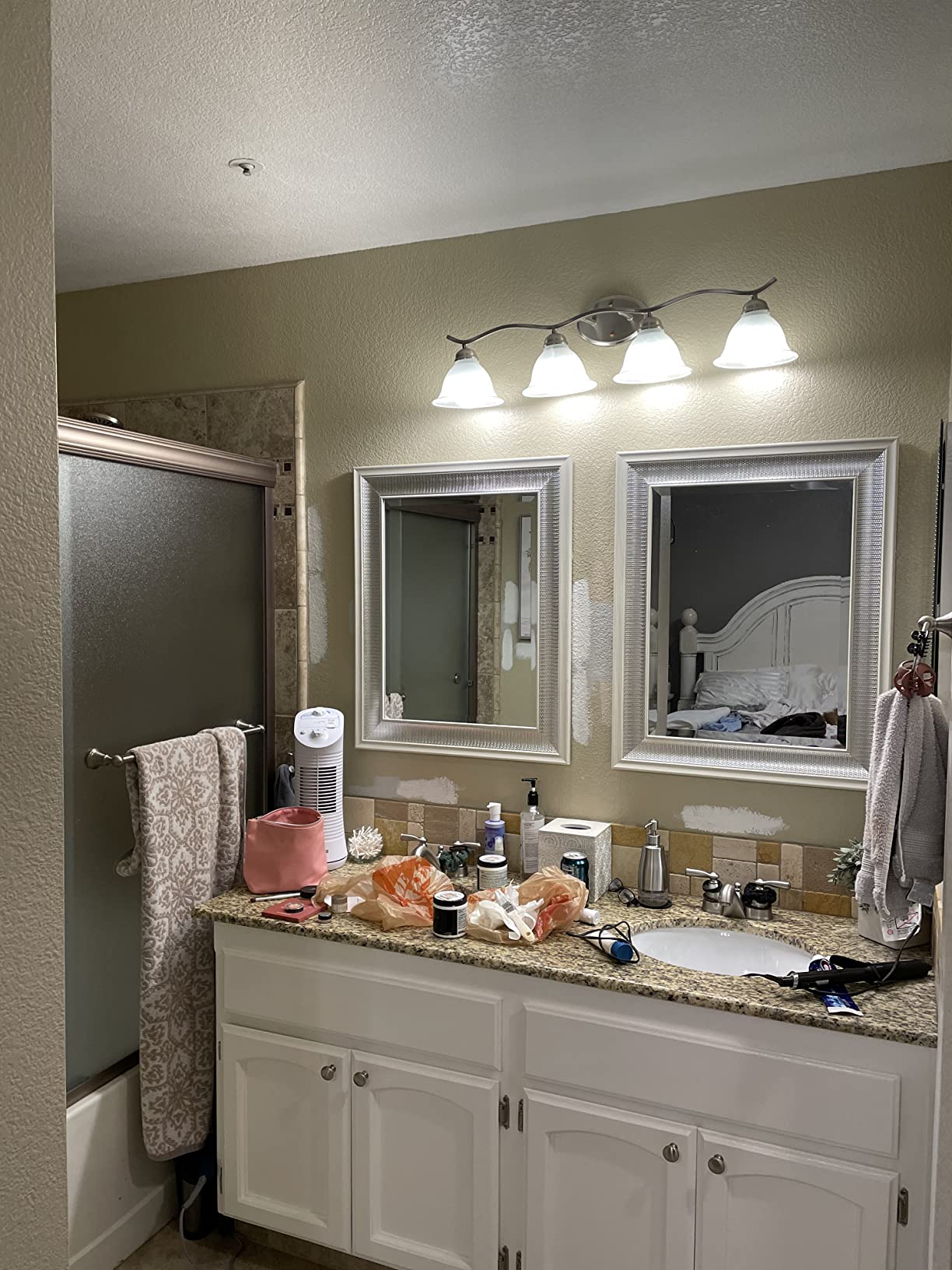 Oruii Round Mirror, 24 inch Black Circle Mirror, Matte Black Metal Frame | High Definition,Waterproof,Rust-resistant, Round Mounted Mirrors for Bathroom,Living Room,Bedroom,Hallyway,Vanity,Wall Décor customer photo 1