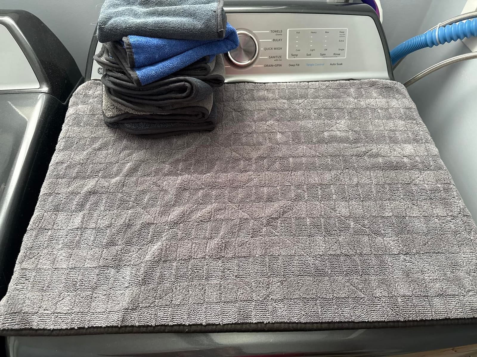 The Rag Company Gauntlet Car Drying Towel, Ice Grey/Grey, 15x24 in, 2-Pack customer photo 1