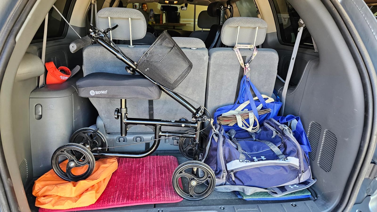 BodyMed Knee Walker, Steerable for Foot Injuries - Adjustable Scooter with Dual Brakes, Detachable Metal Basket & Cushioned Pad - Better Alternative to Crutches for Leg Recovery customer photo 2