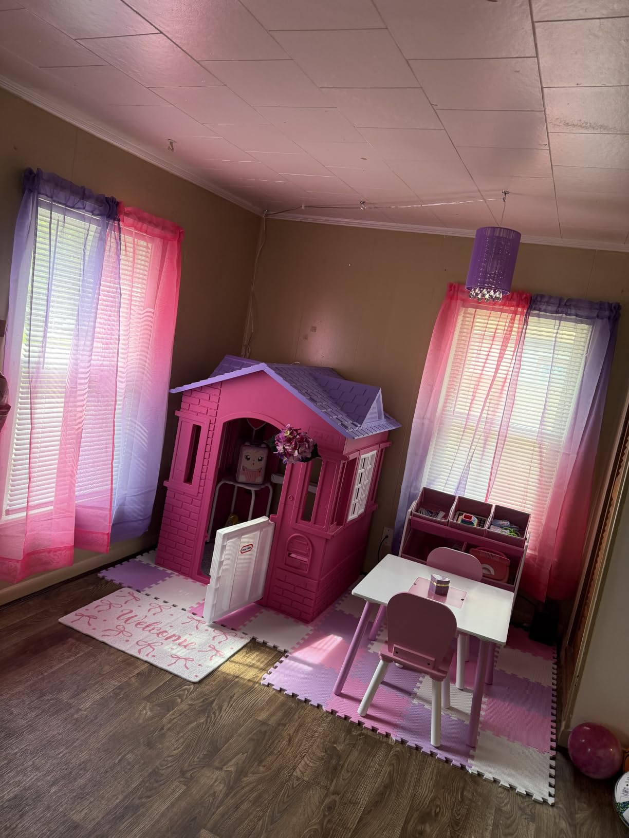 Little Tikes Cape Cottage Pretend Princess Playhousefor Kids, Indoor Outdoor, with Working Doors and Windows, for Toddlers Ages 2+ Years,Pink,Large customer photo 1